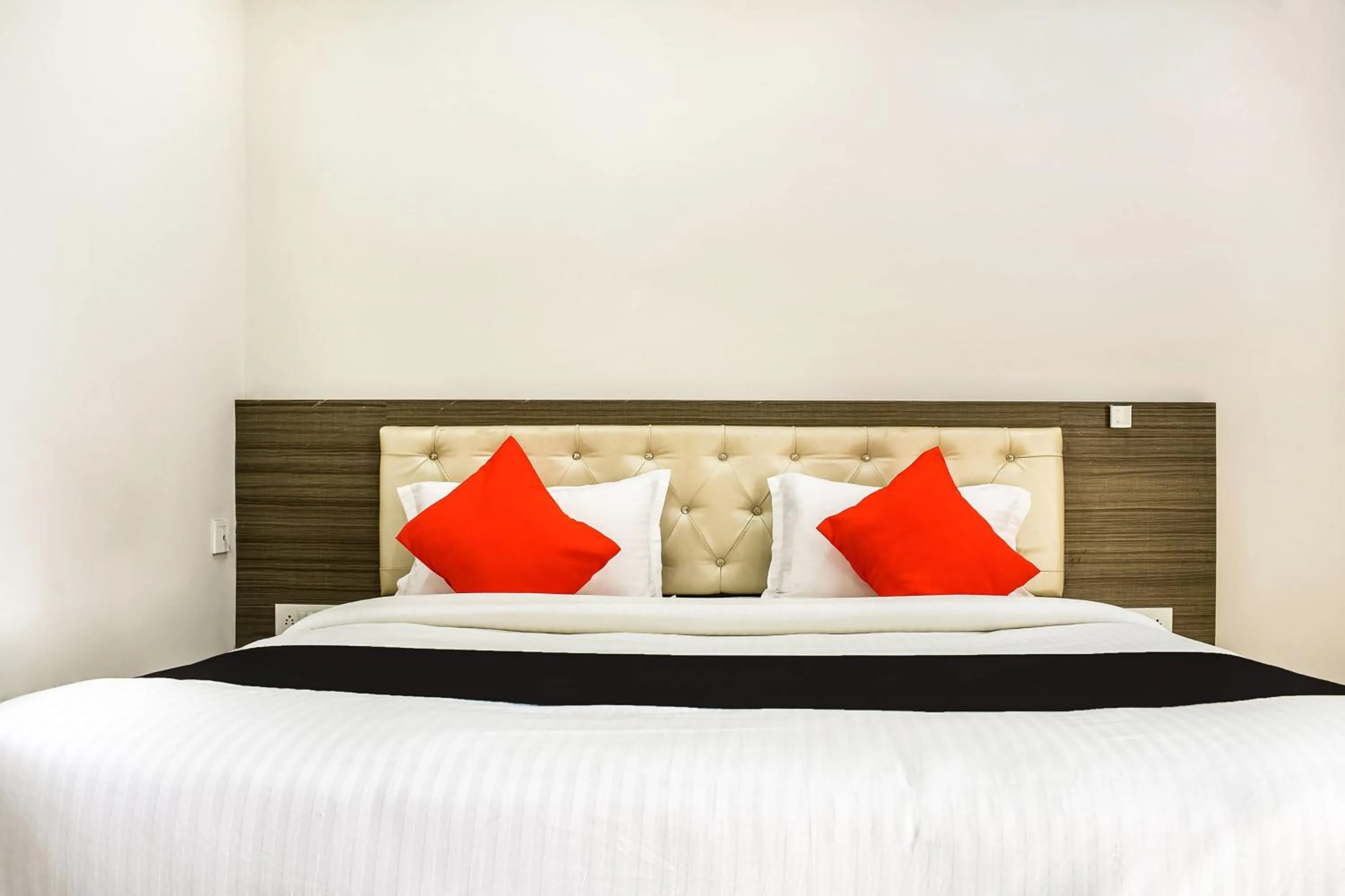 Bedroom, Bed in Capital O Jai Adisson