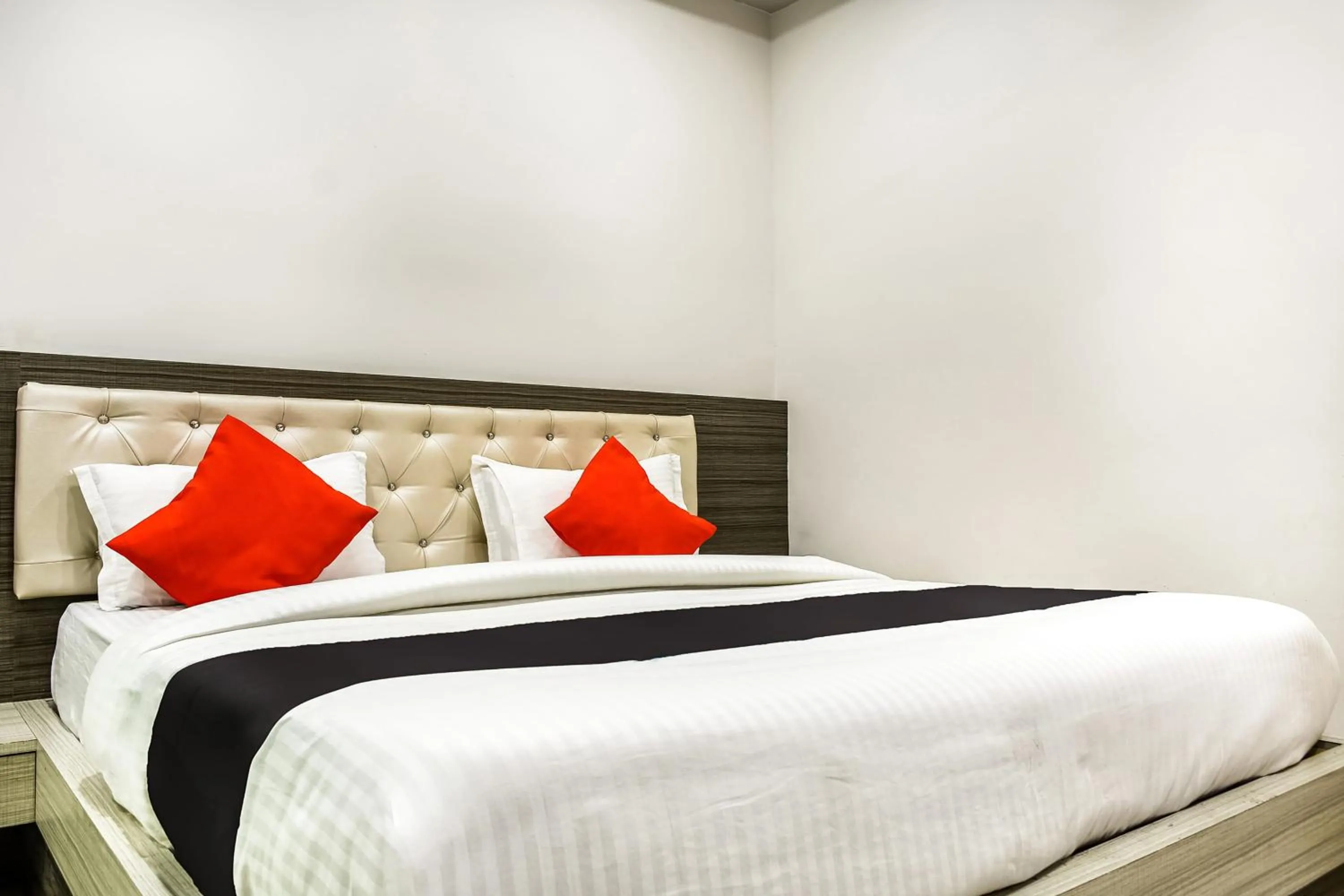 Bedroom, Bed in Capital O Jai Adisson