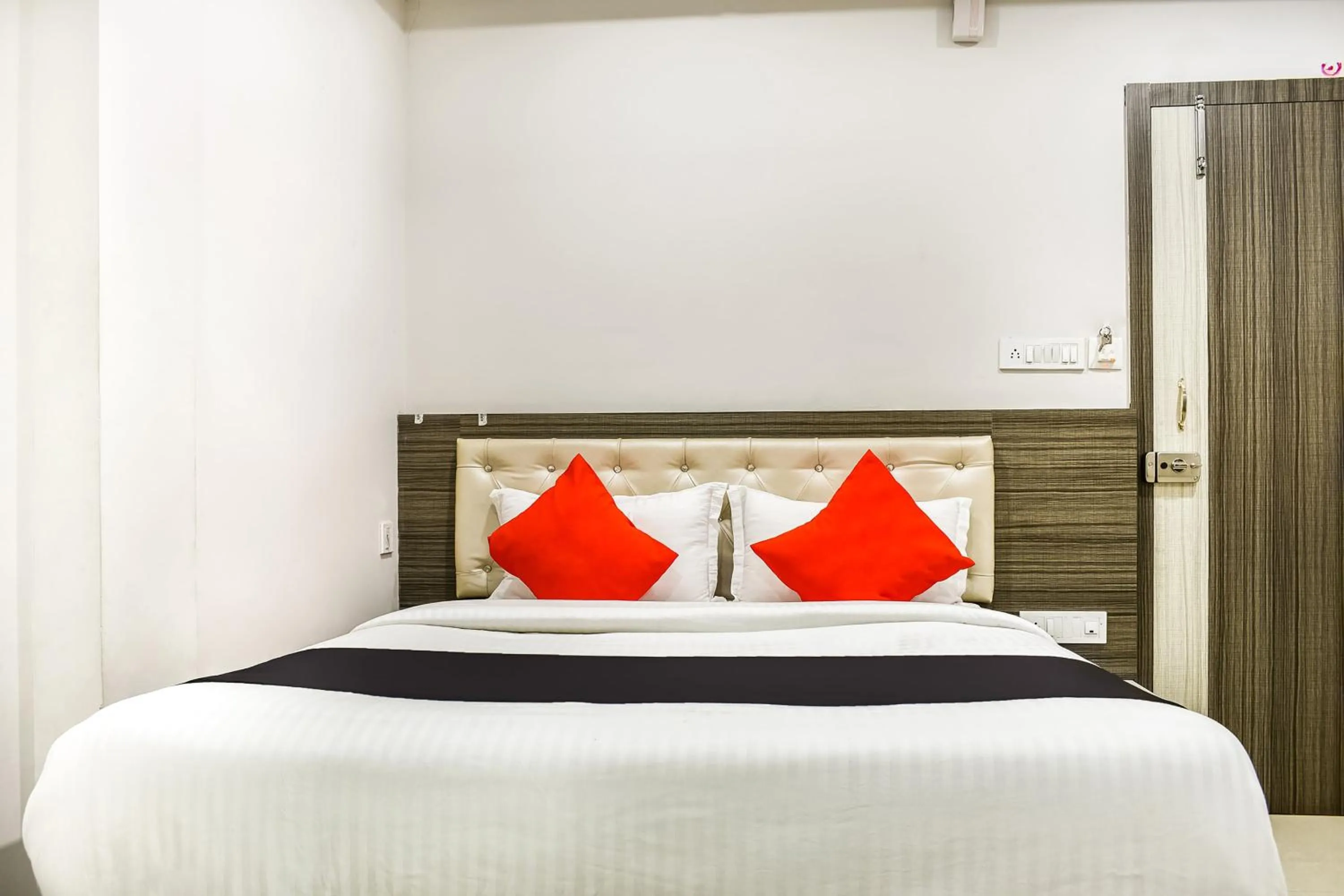 Bedroom, Bed in Capital O Jai Adisson