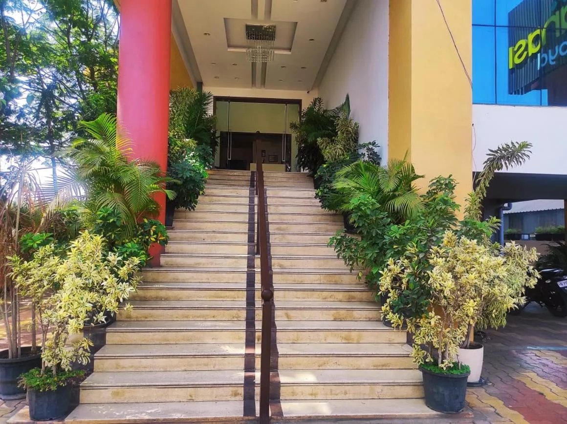 Facade/entrance in Hotel Manasi Royal