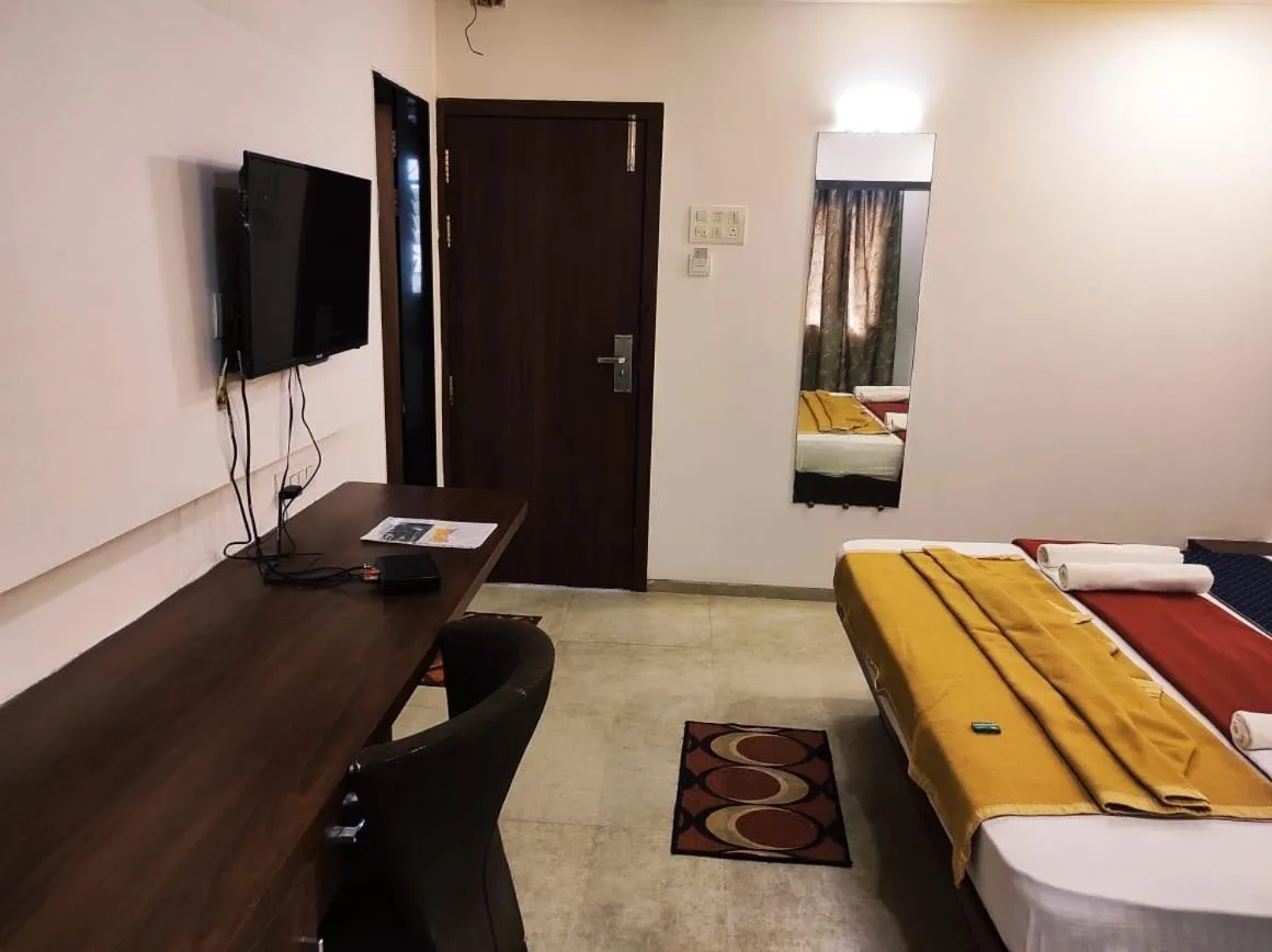 TV and multimedia, Bed in Hotel Manasi Royal