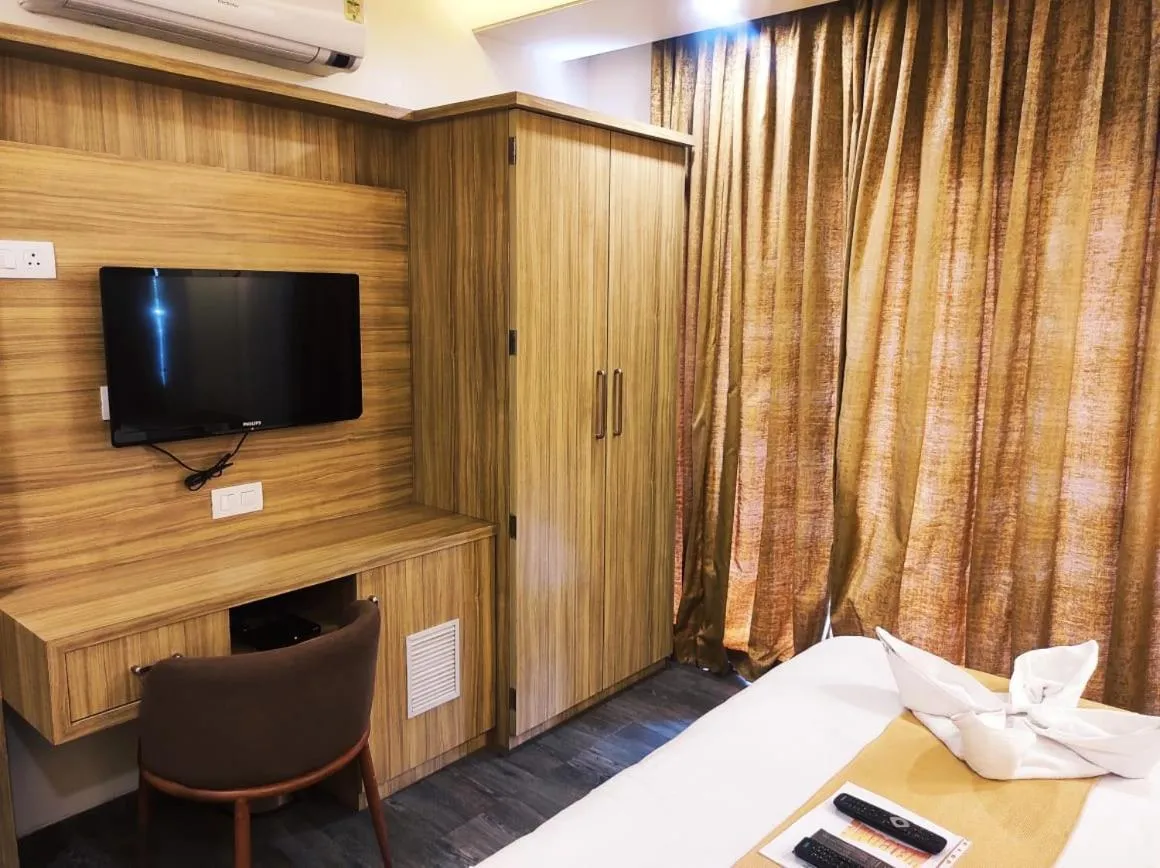 TV and multimedia, Bed in Hotel Manasi Royal