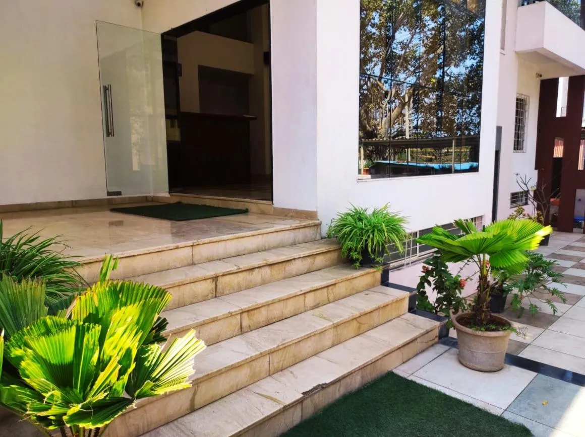 Facade/entrance in Hotel Manasi INN