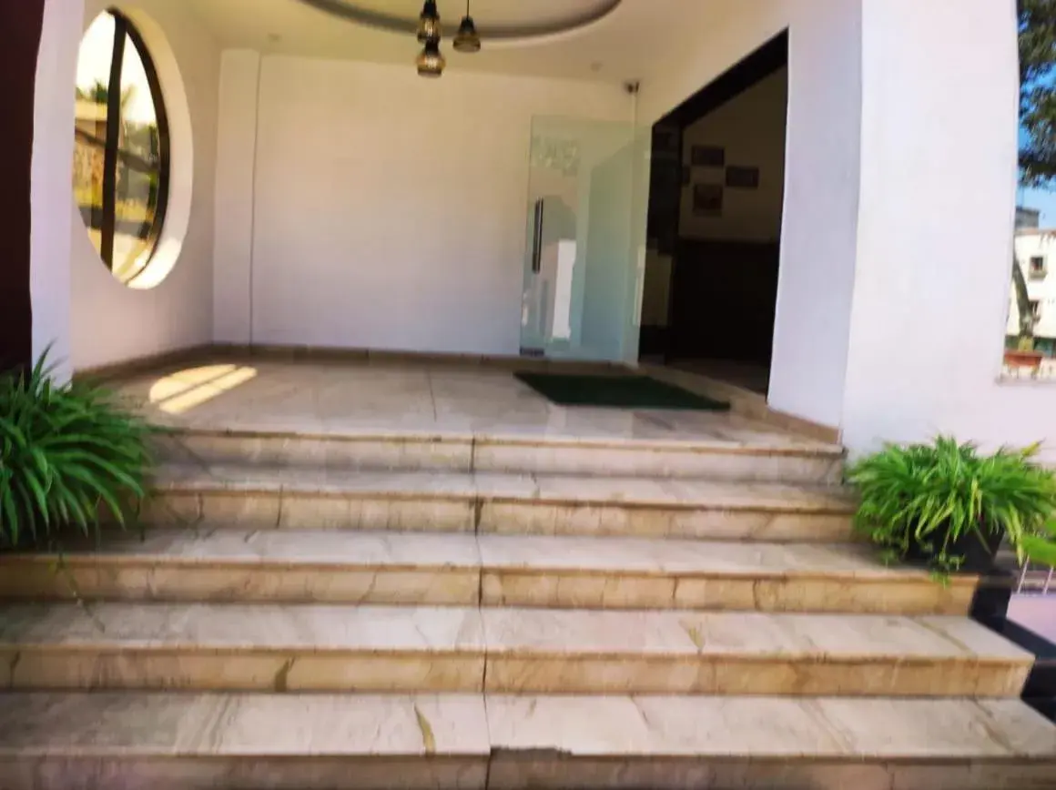 Facade/entrance in Hotel Manasi INN Facade/entrance in Hotel Manasi INN