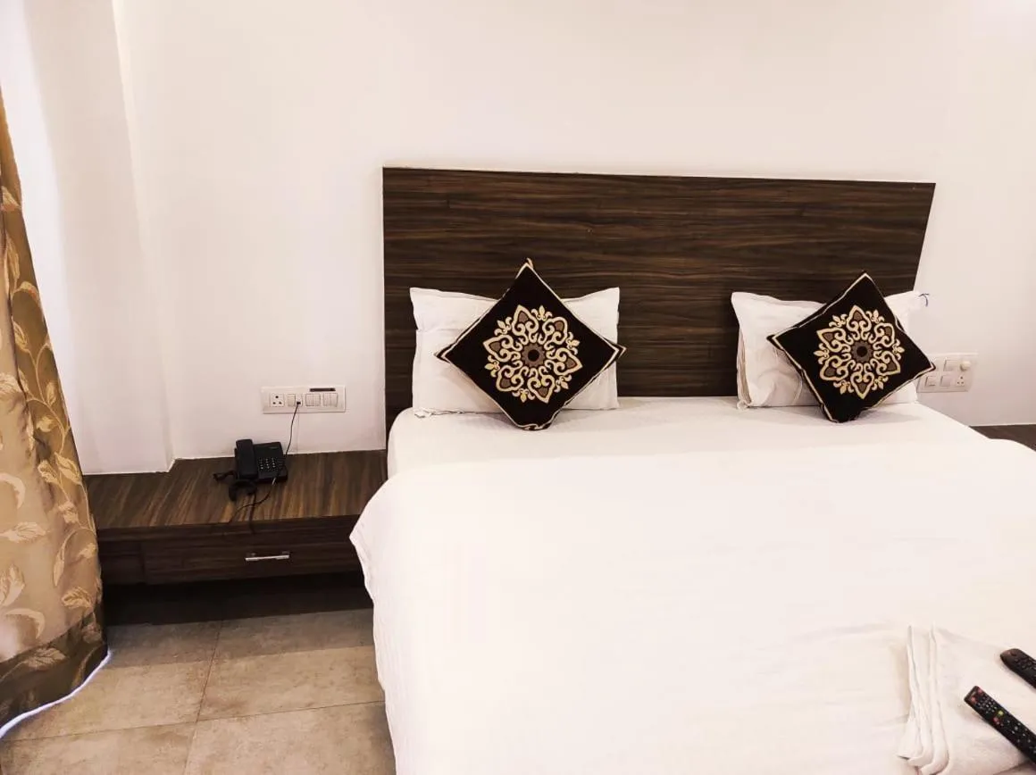 Bed in Hotel Manasi INN