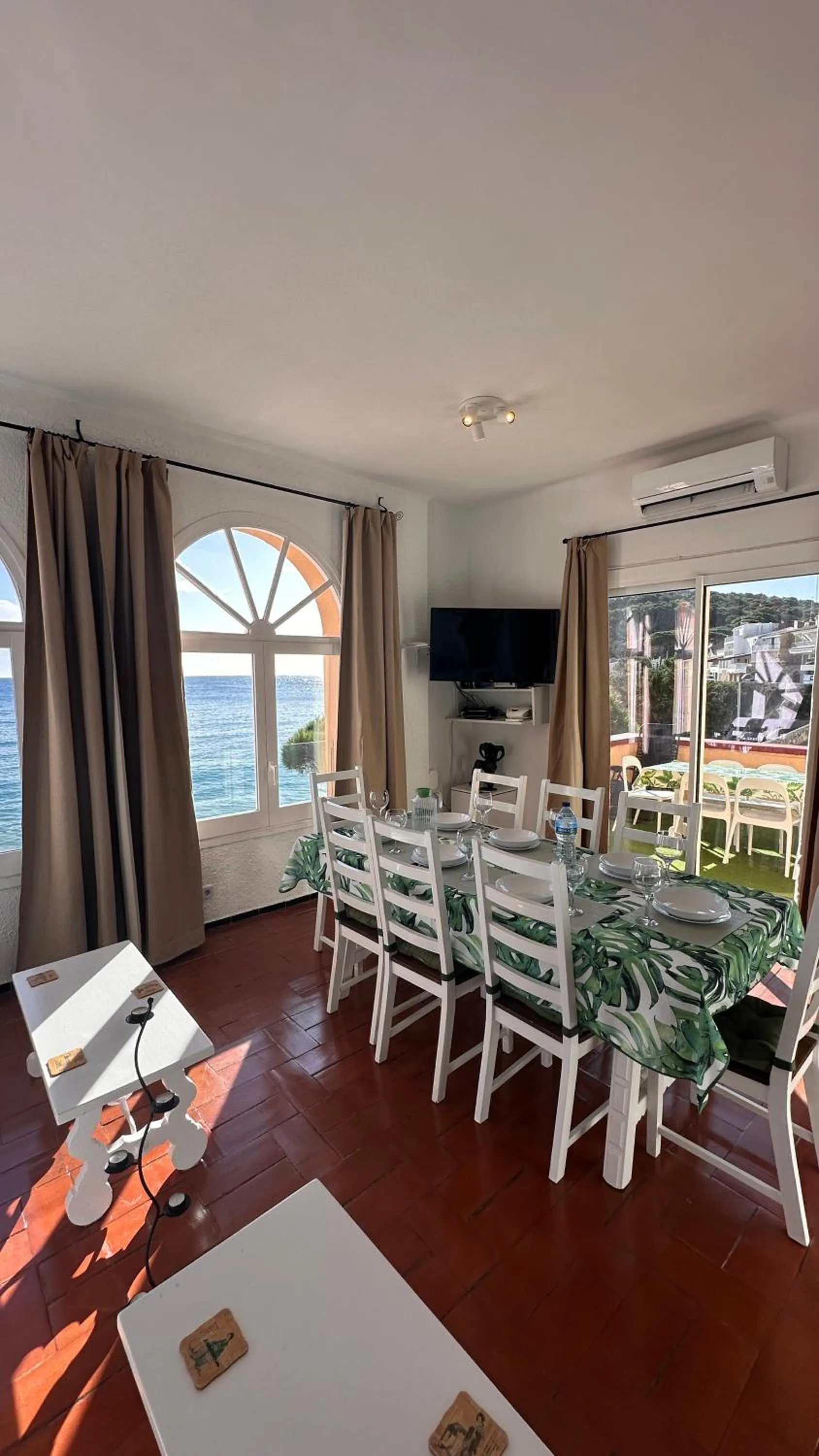 Living room in Apartamento con jardín a 11 metros de la playa. CG.