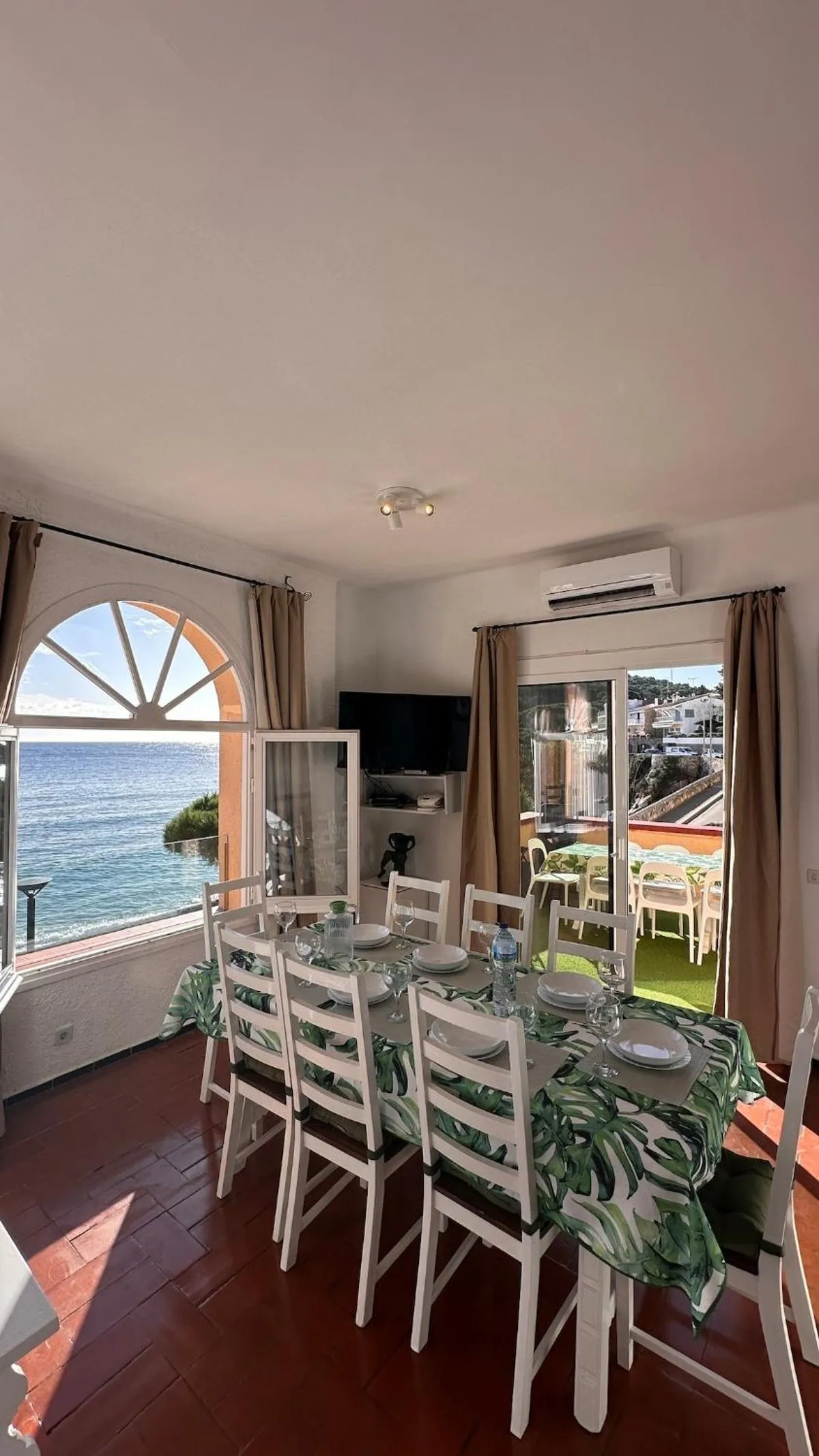 Living room in Apartamento con jardín a 11 metros de la playa. CG.