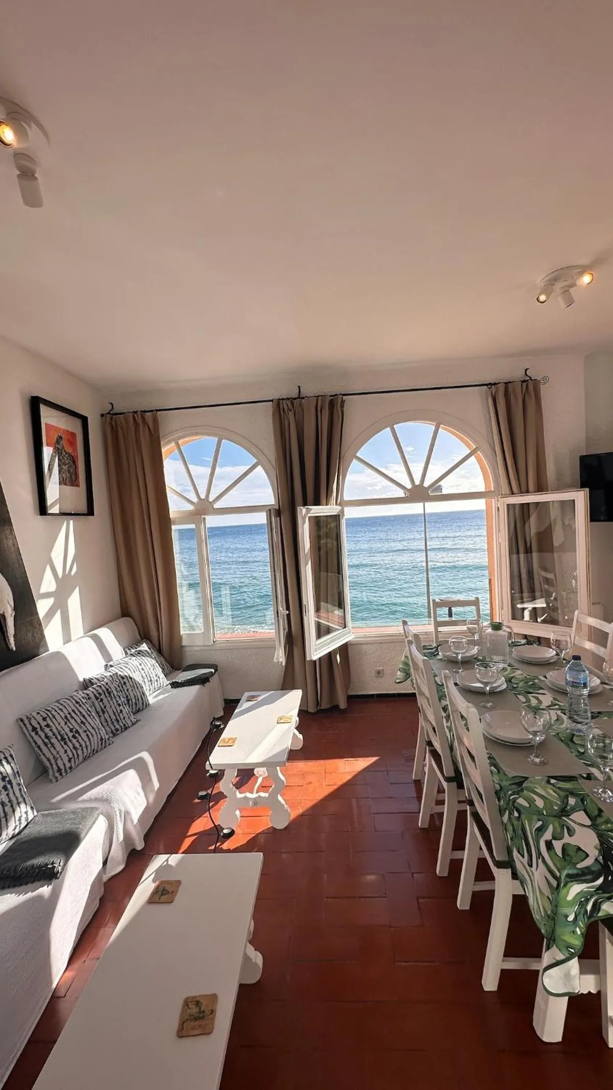 Living room in Apartamento con jardín a 11 metros de la playa. CG.