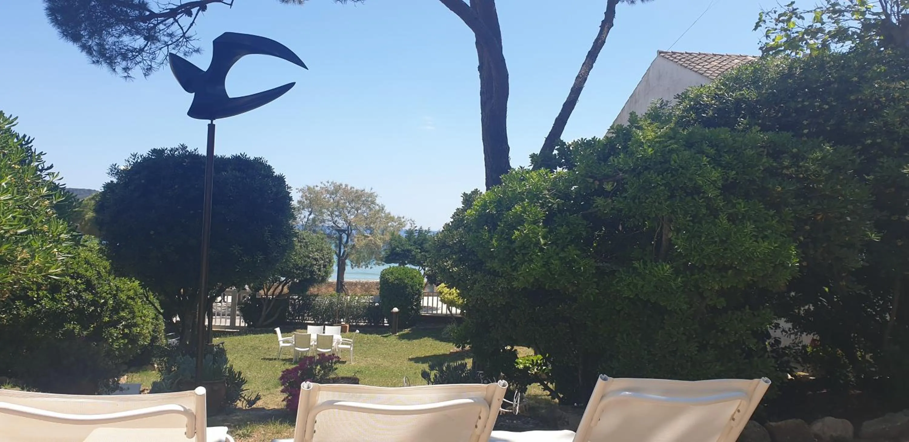 Garden in Apartamento con jardín a 11 metros de la playa. CG.