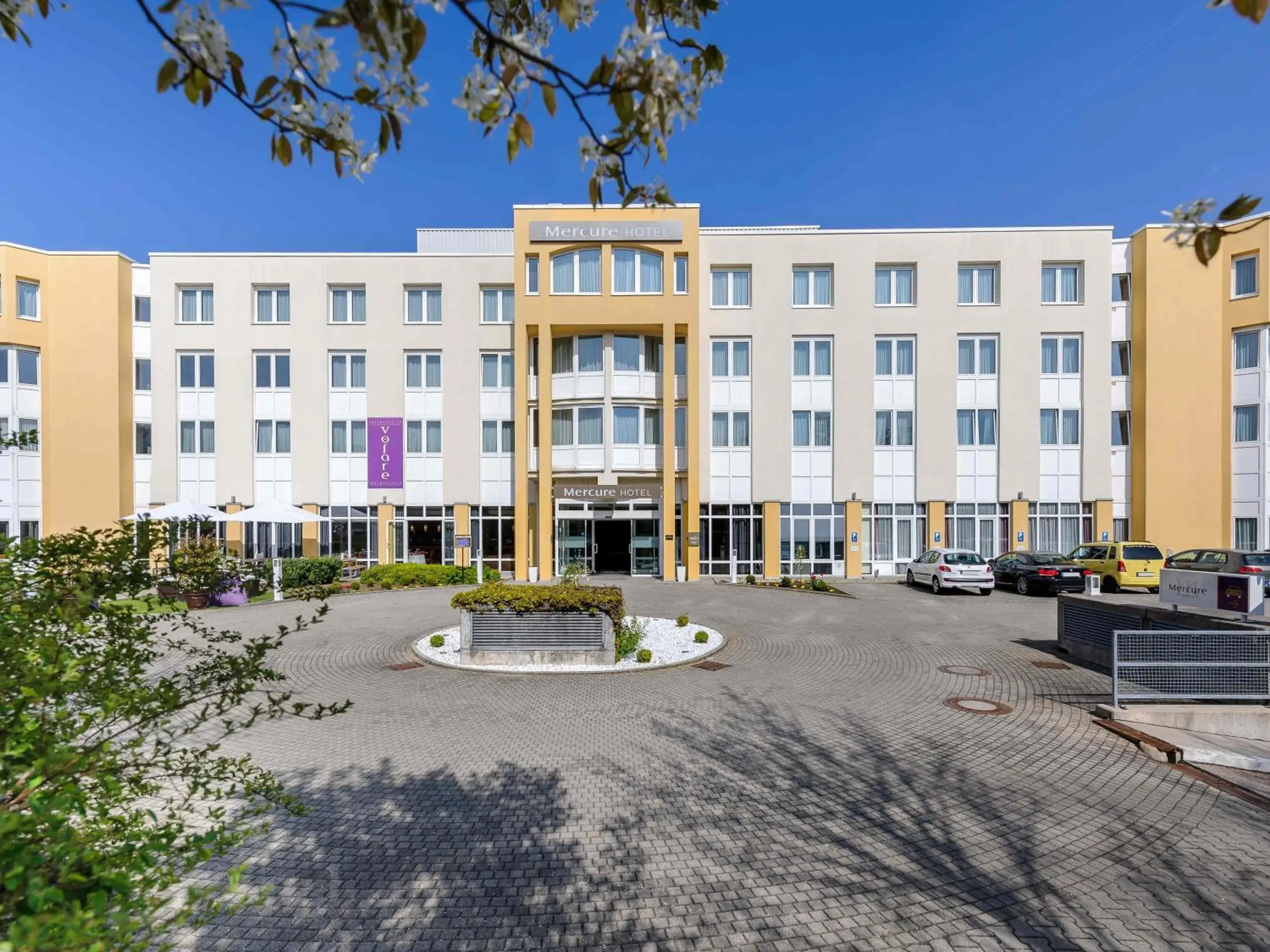 Property building in Mercure Hotel Stuttgart Gerlingen Property building in Mercure Hotel Stuttgart Gerlingen