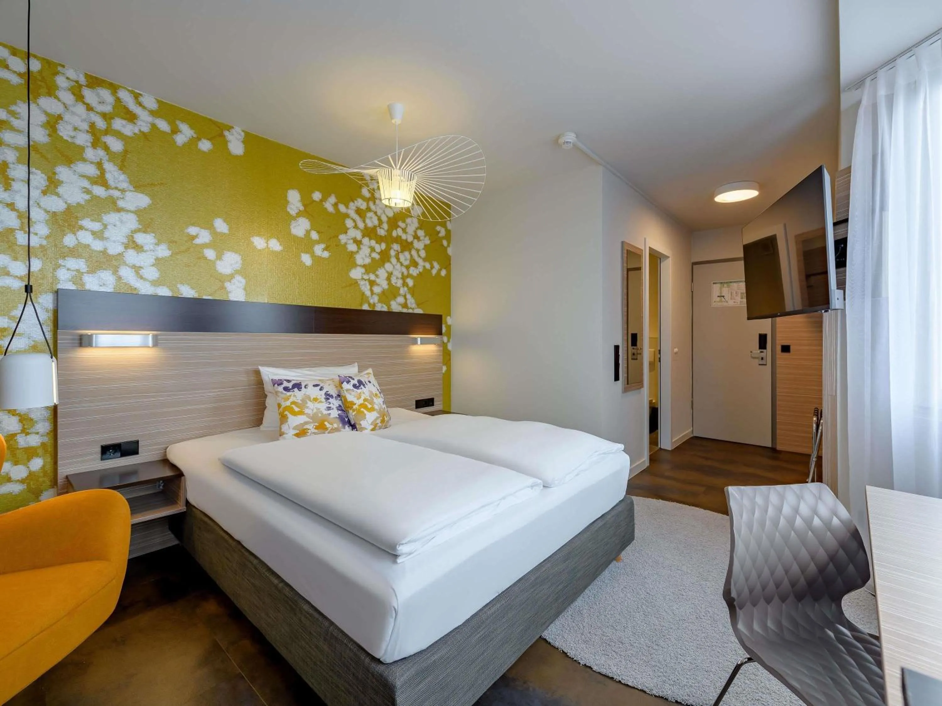 Bedroom, Bed in Mercure Hotel Stuttgart Gerlingen