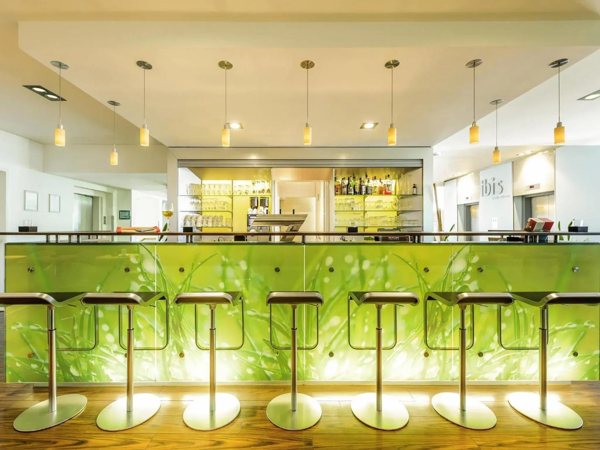 Lounge or bar in ibis Berlin Messe Lounge or bar in ibis Berlin Messe