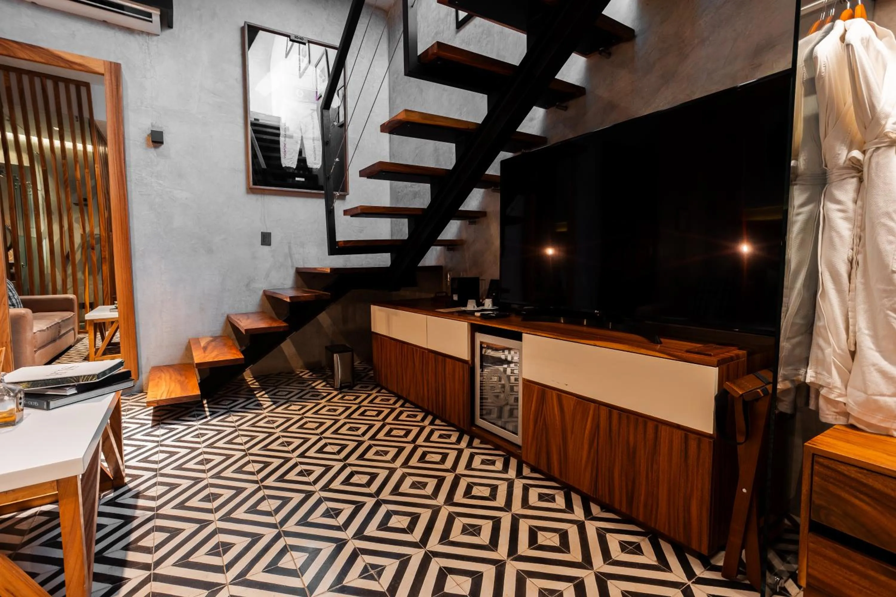 TV and multimedia in Diez Diez Collection