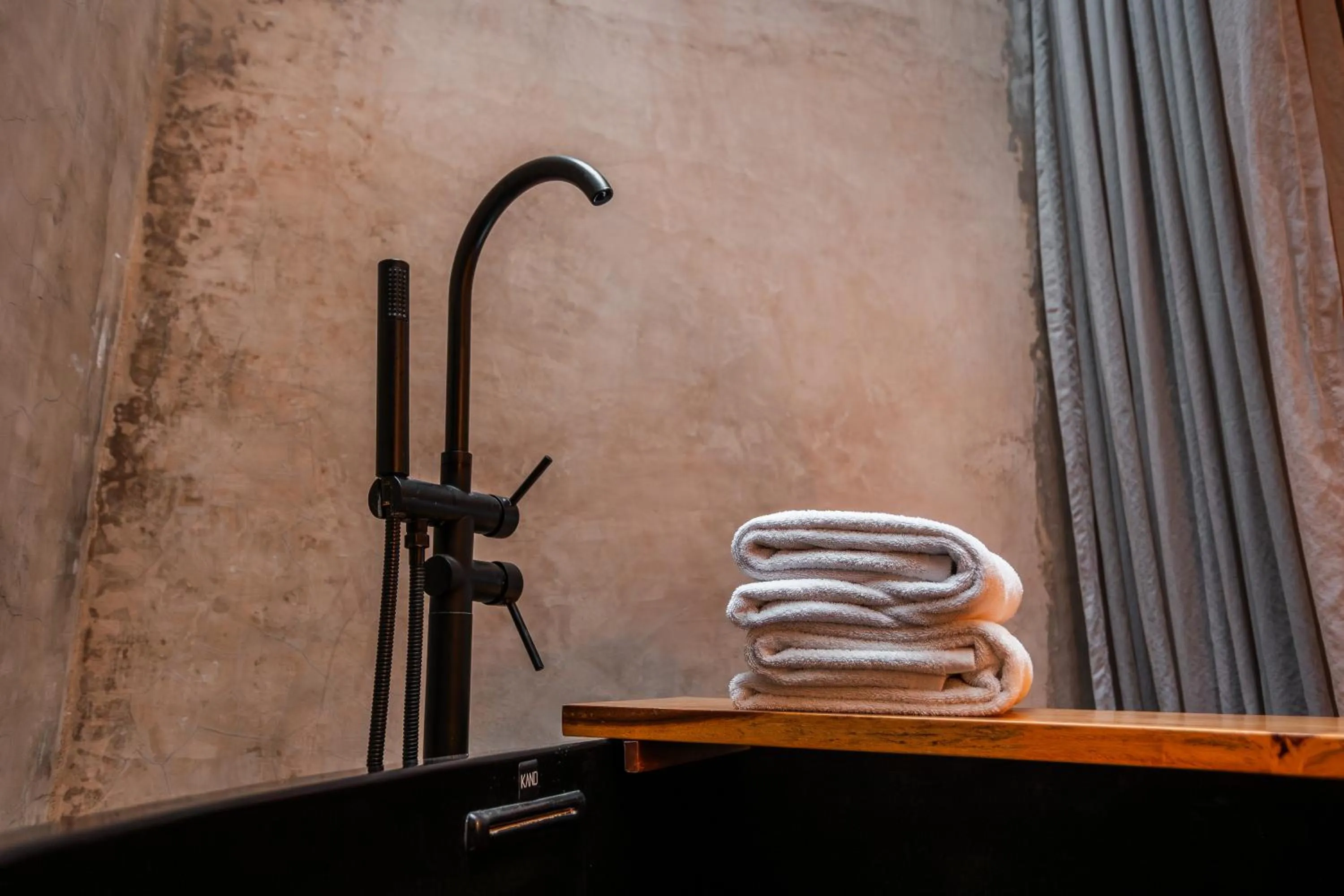 Shower in Diez Diez Collection