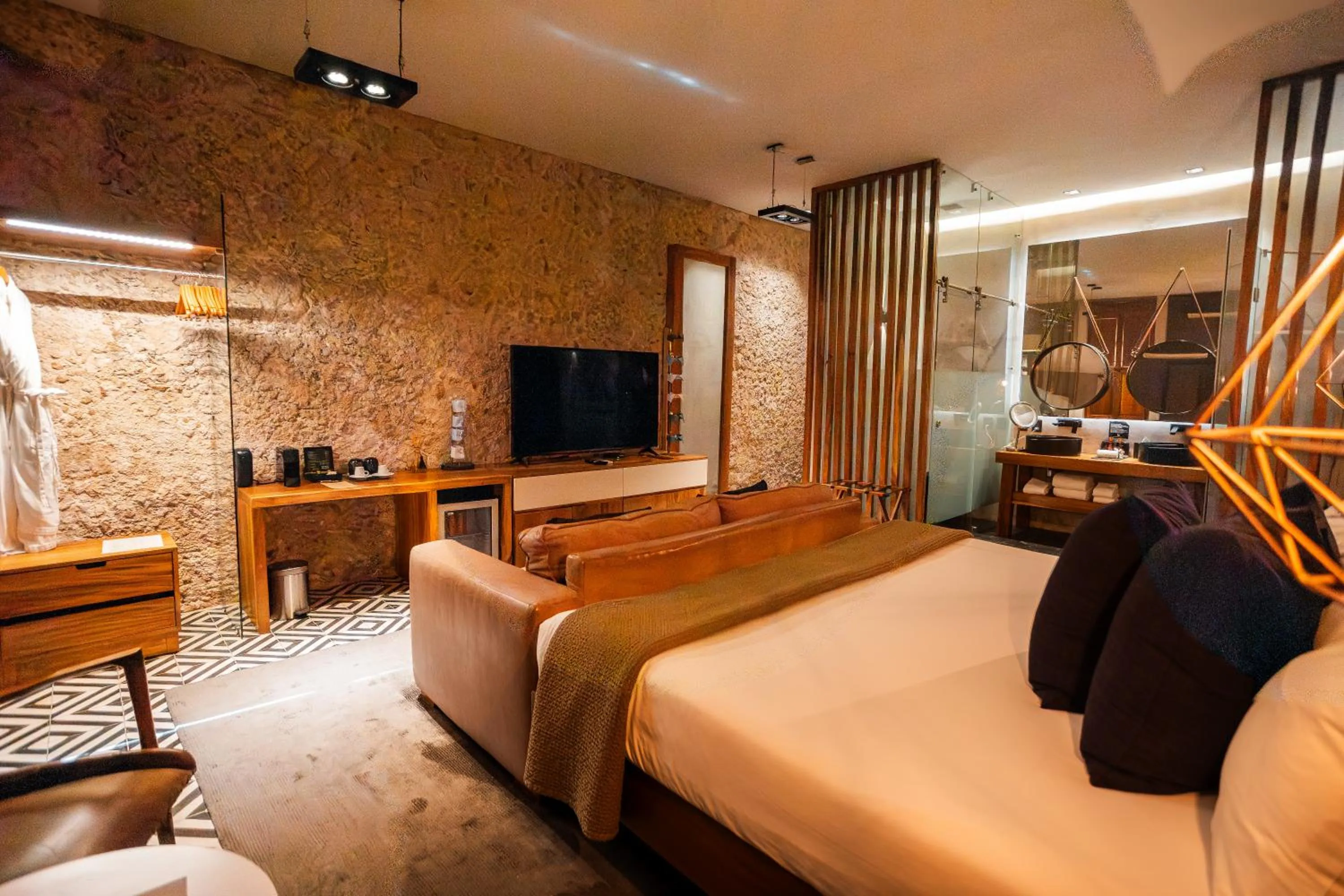 TV and multimedia in Diez Diez Collection