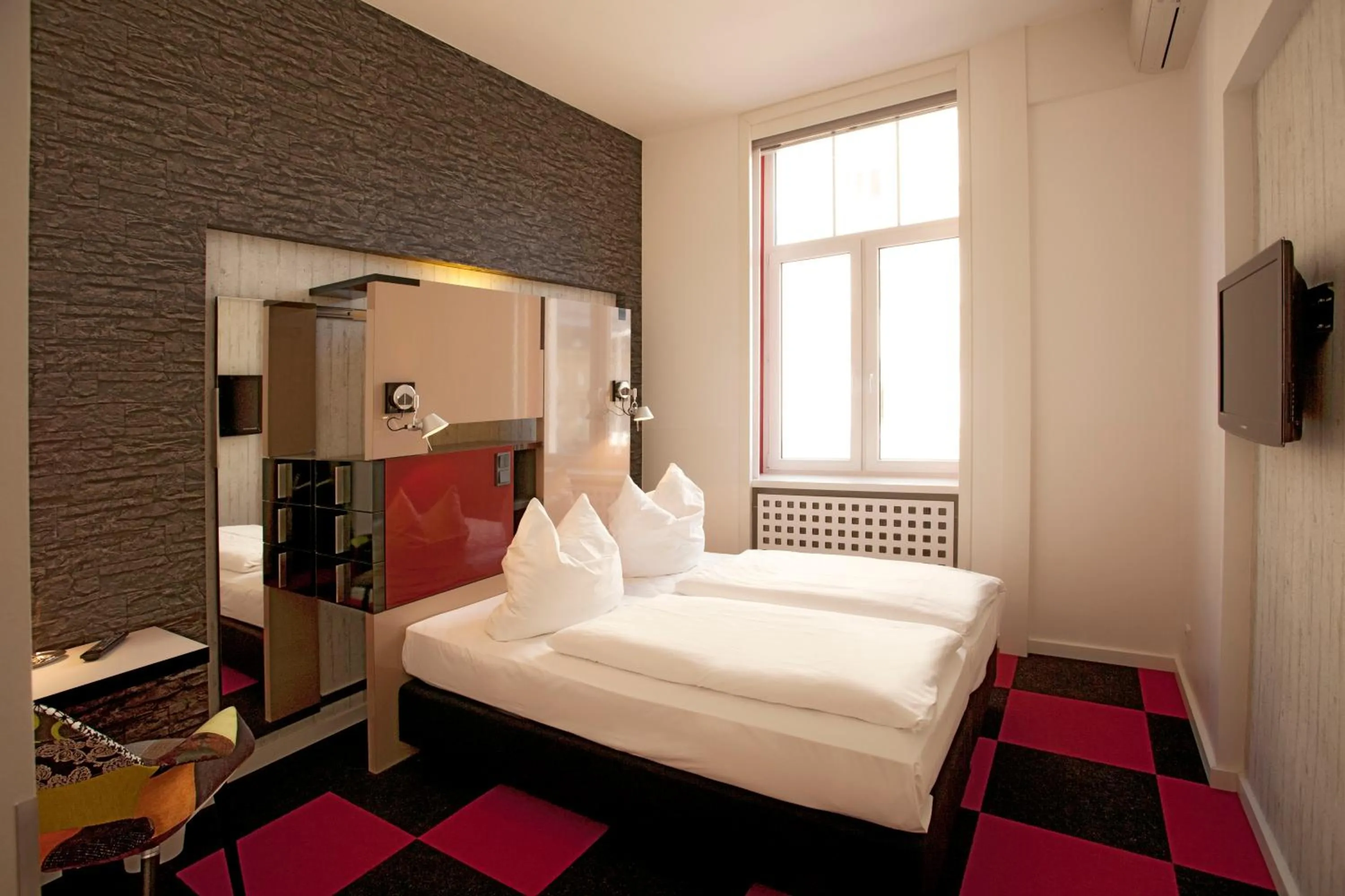 Photo of the whole room, Bed in Hotel Cristall - Frankfurt City