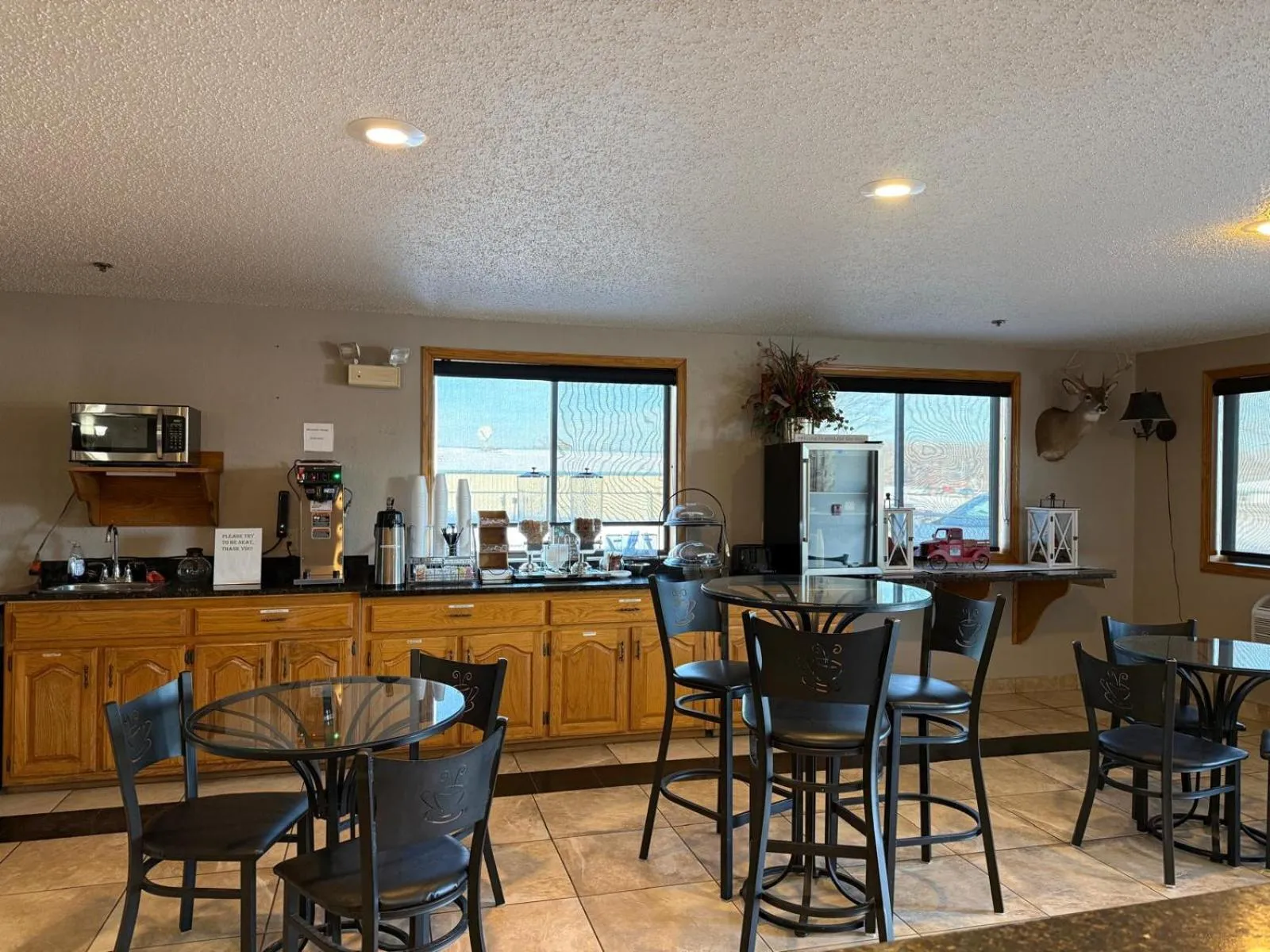 Continental breakfast in Cassville Four Seasons Inn & Suites