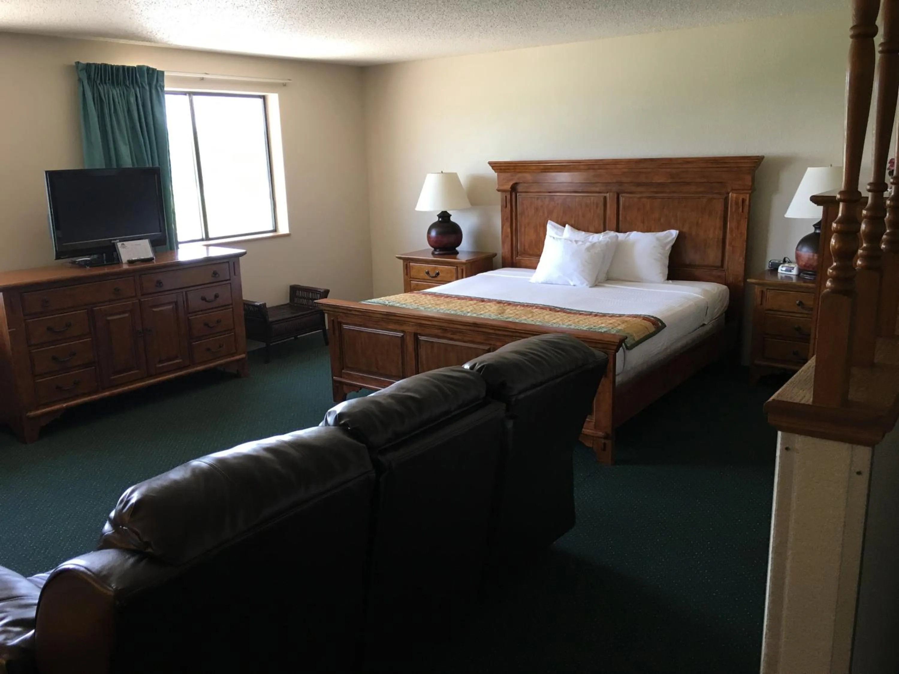 Bed in Americas Best Value Inn & Suites Cassville Roaring River