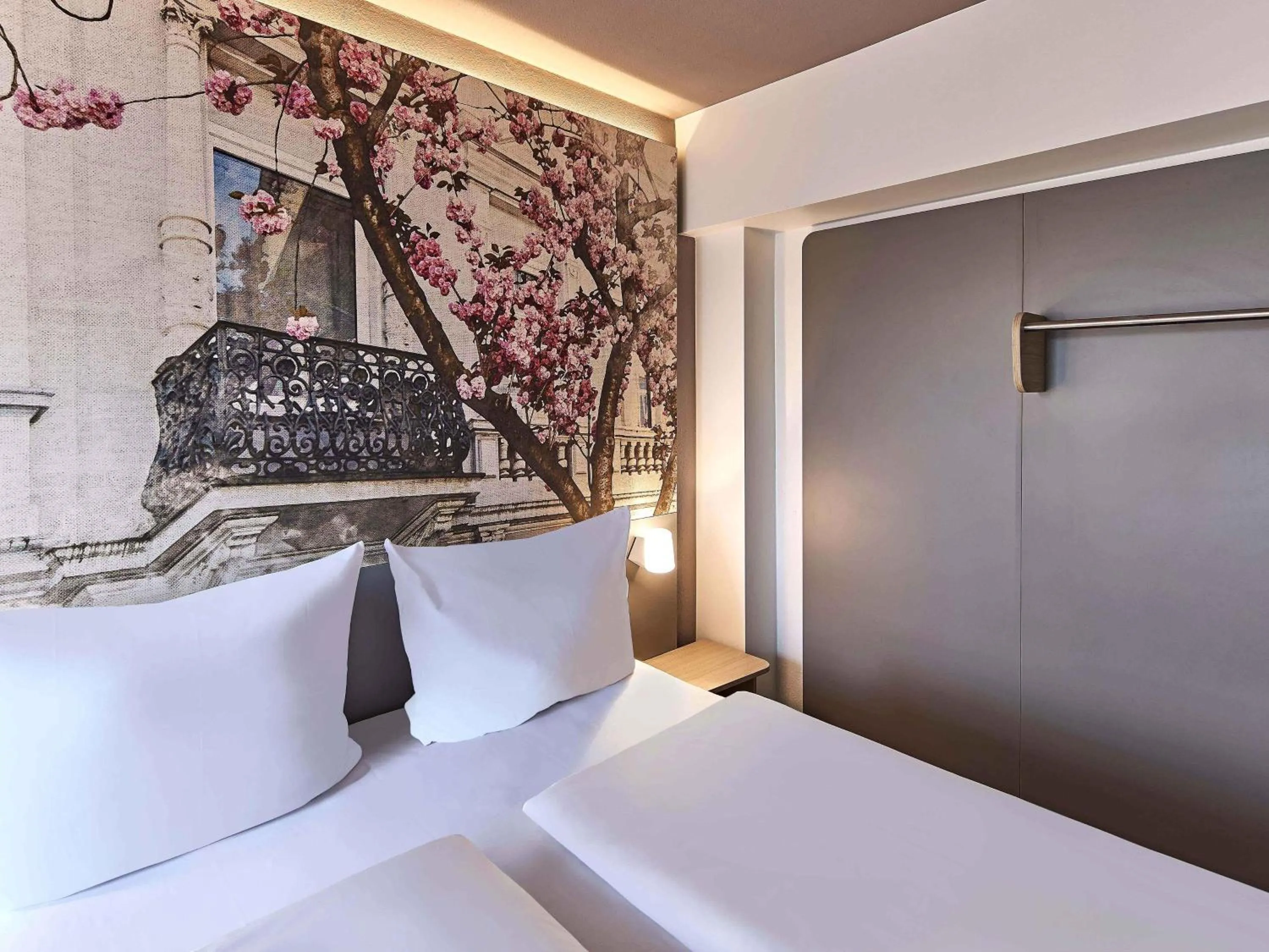 Photo of the whole room, Bed in B&B Hotel Bonn-City