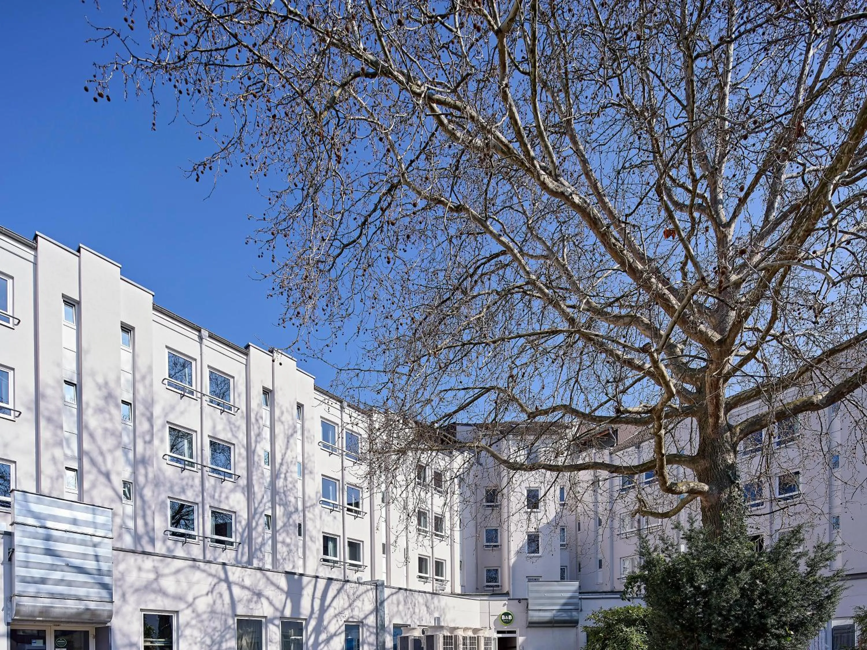 Property building, Winter in ibis Bonn