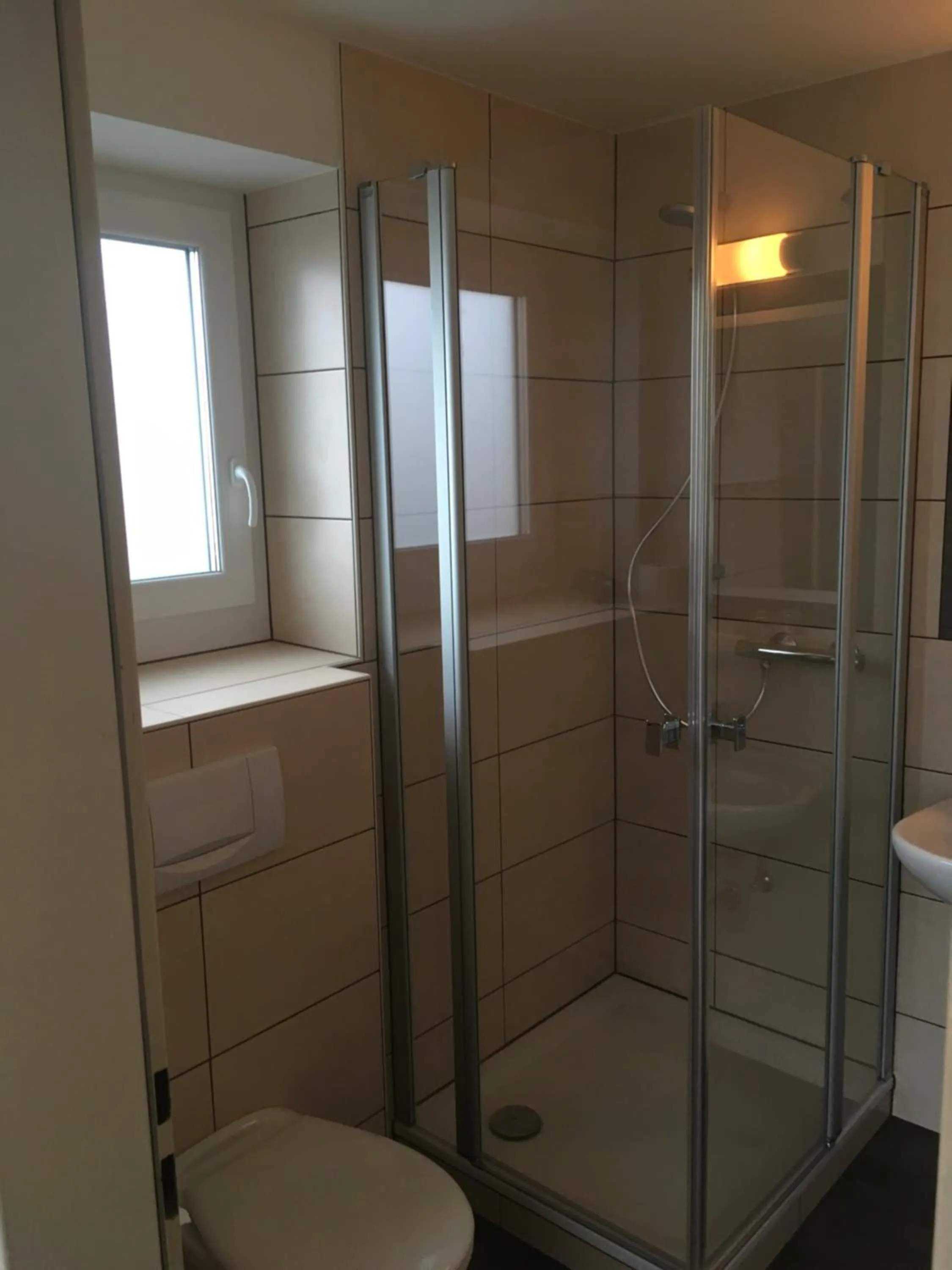 Shower in Hotel-Pension zum Paradies