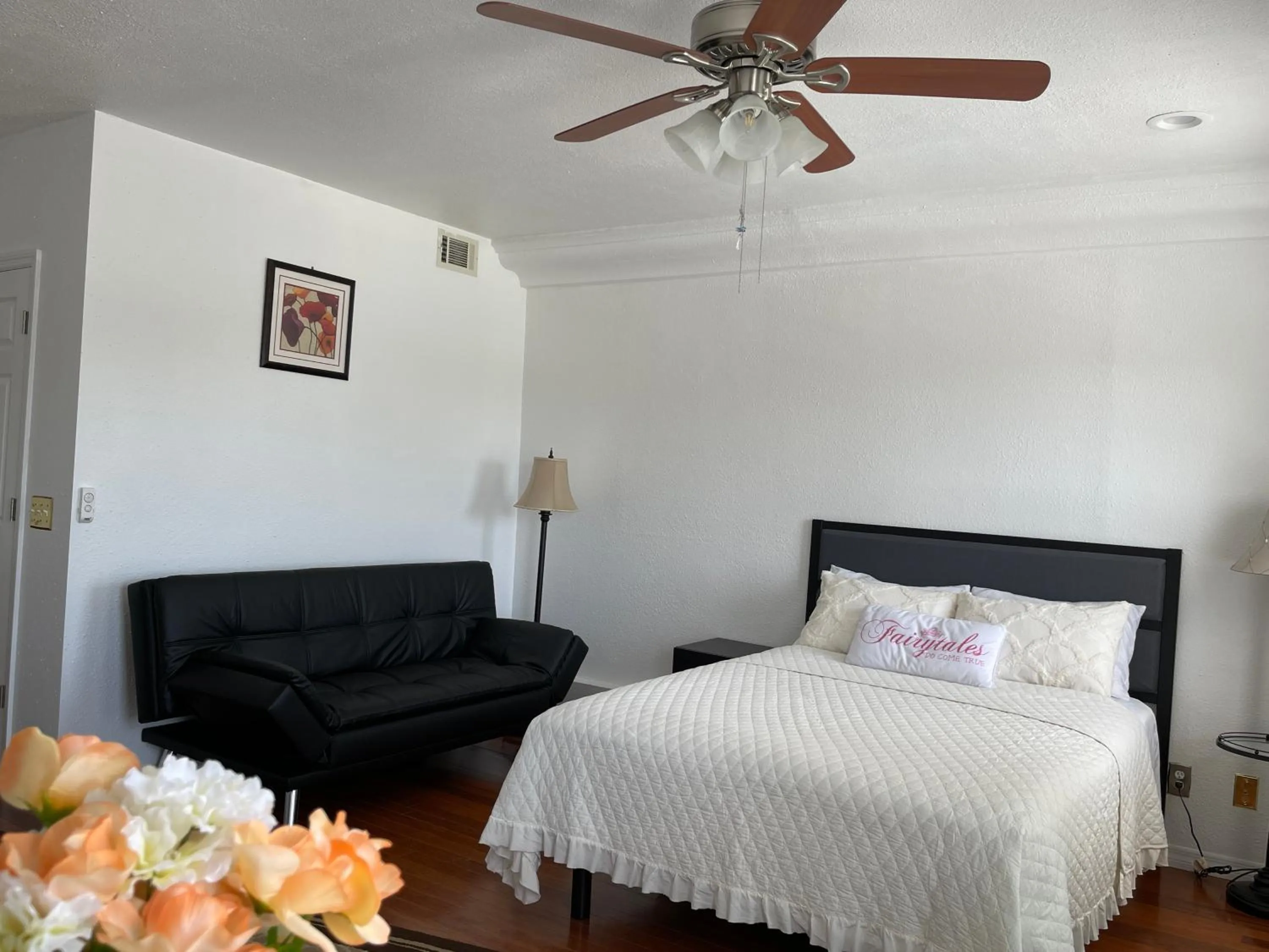 Photo of the whole room, Bed in 2 Bedroom Apartment
