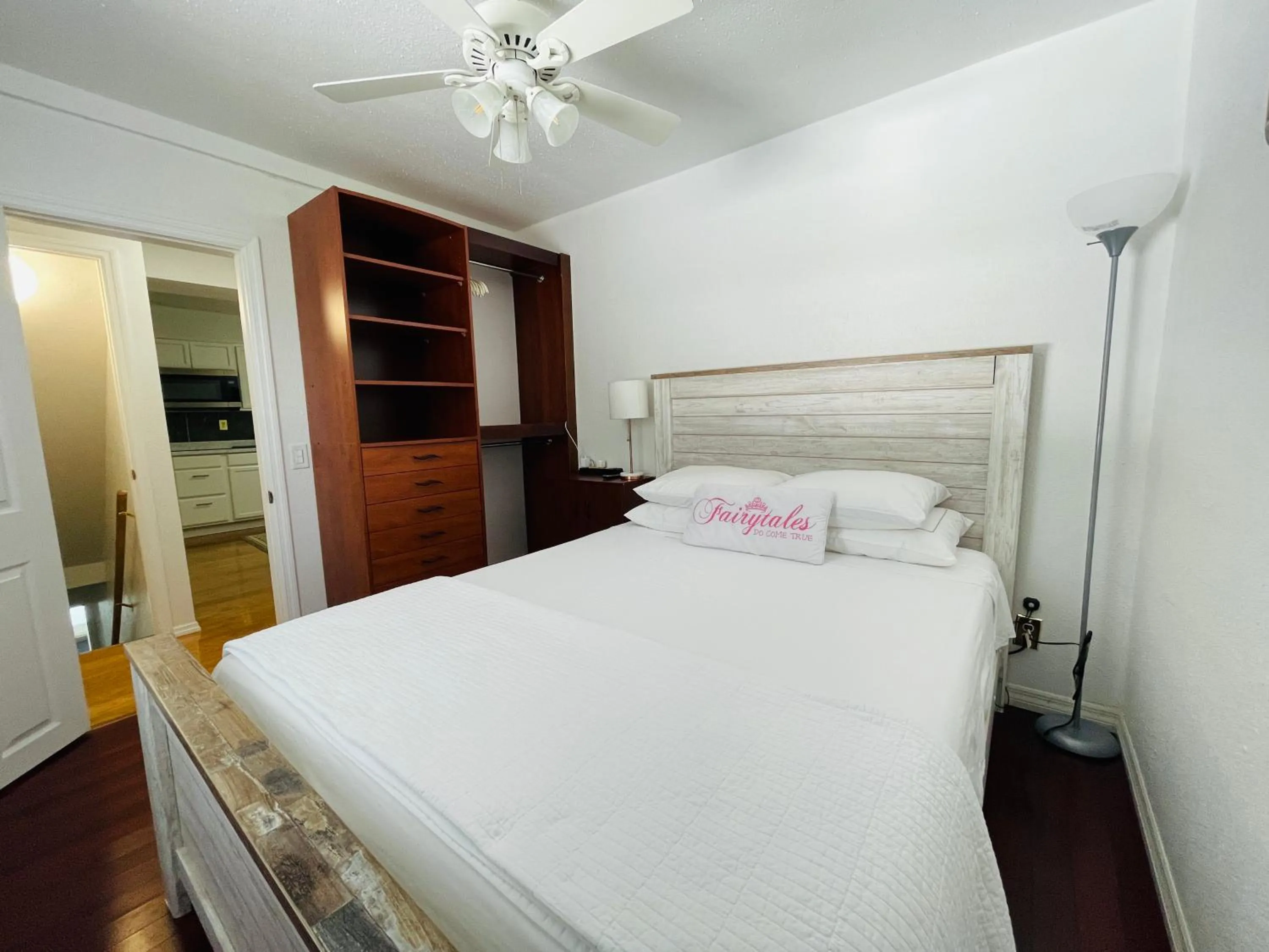 Bedroom, Bed in 2 Bedroom Apartment
