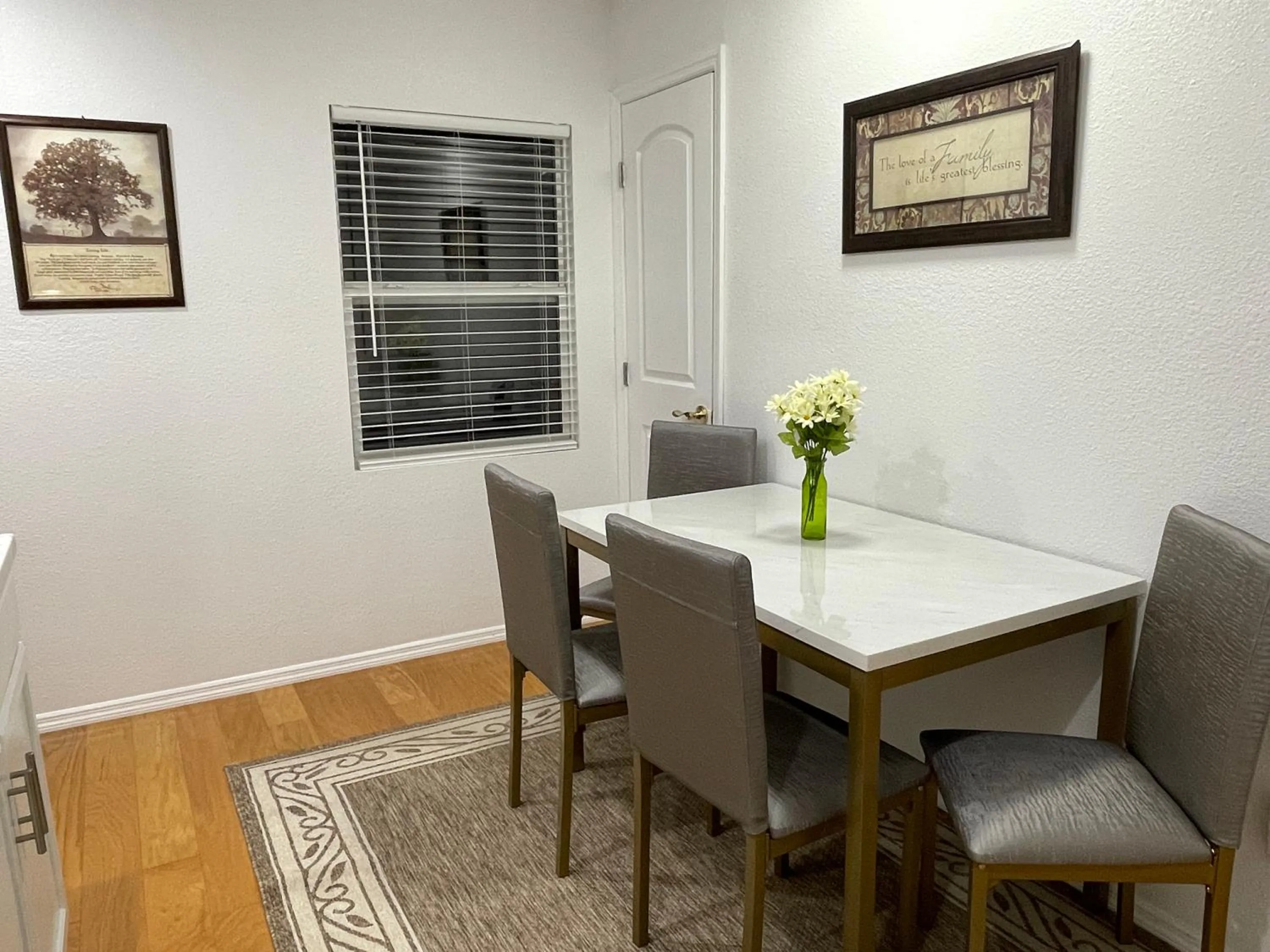 Dining area in 2 Bedroom Apartment