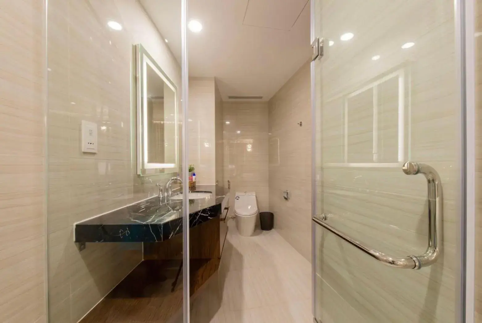 Standard Double Room in Homie Panorama Beachfront Residences Nha Trang Standard Double Room in Homie Panorama Beachfront Residences Nha Trang