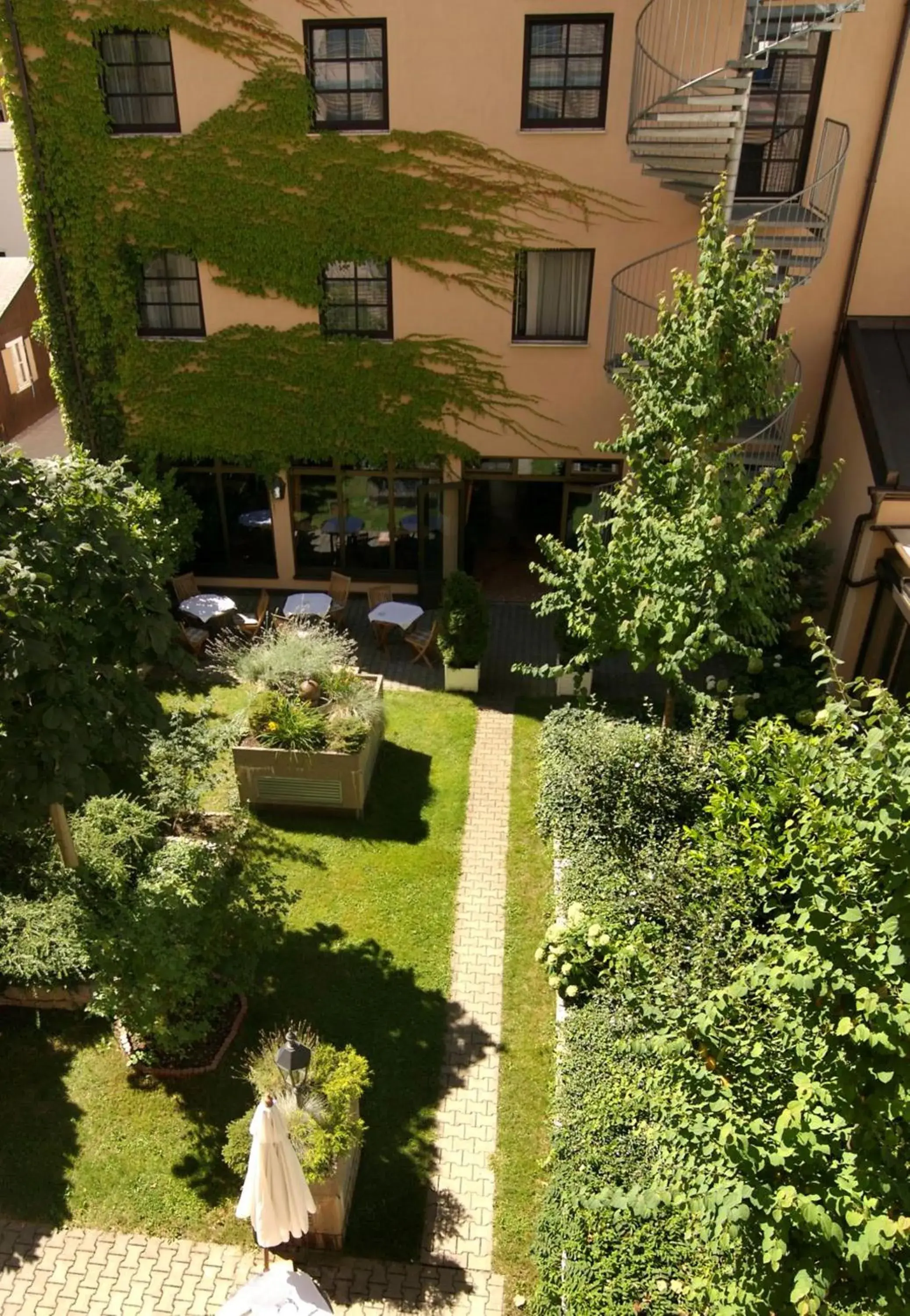 Facade/entrance in King's Hotel Center Superior Facade/entrance in King's Hotel Center Superior