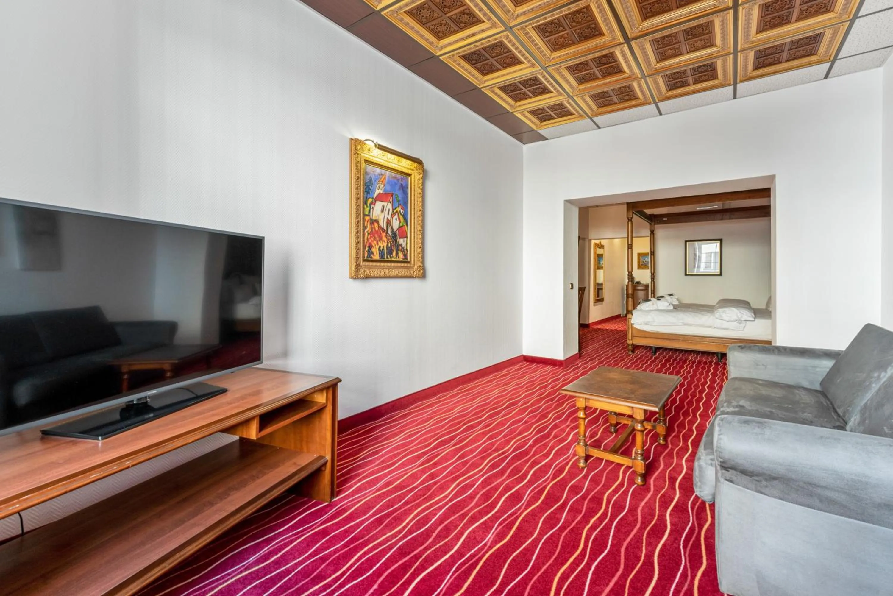 Photo of the whole room in KING's Hotel First