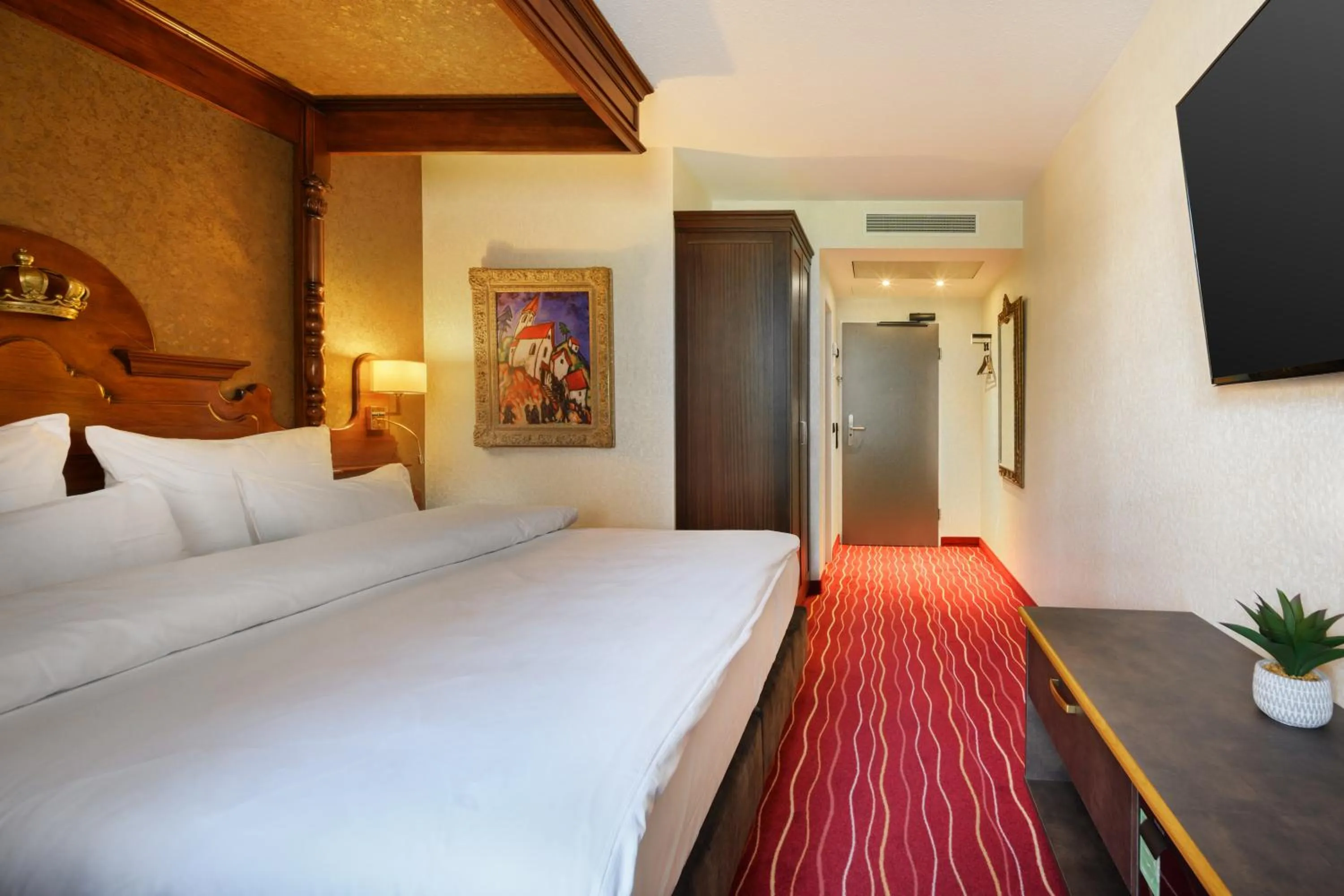 Bed in KING's Hotel First