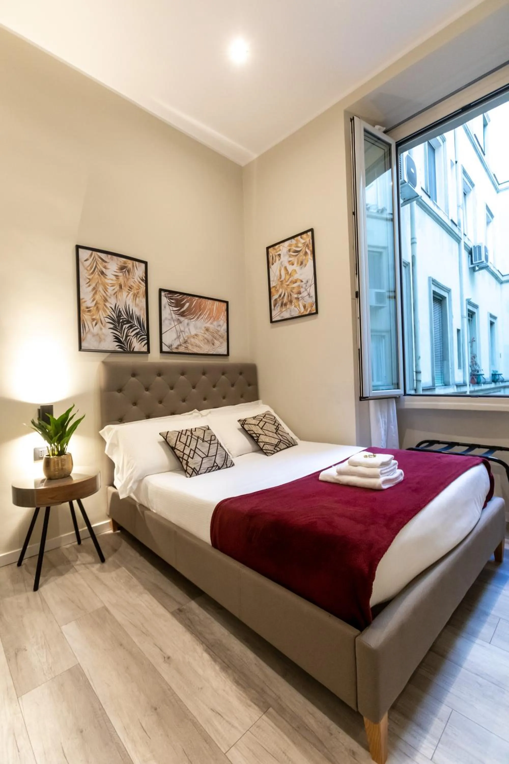 Bedroom, Bed in Suites 44 - Guesthouse close to Vaticano, San Pietro, Castel Sant'angelo