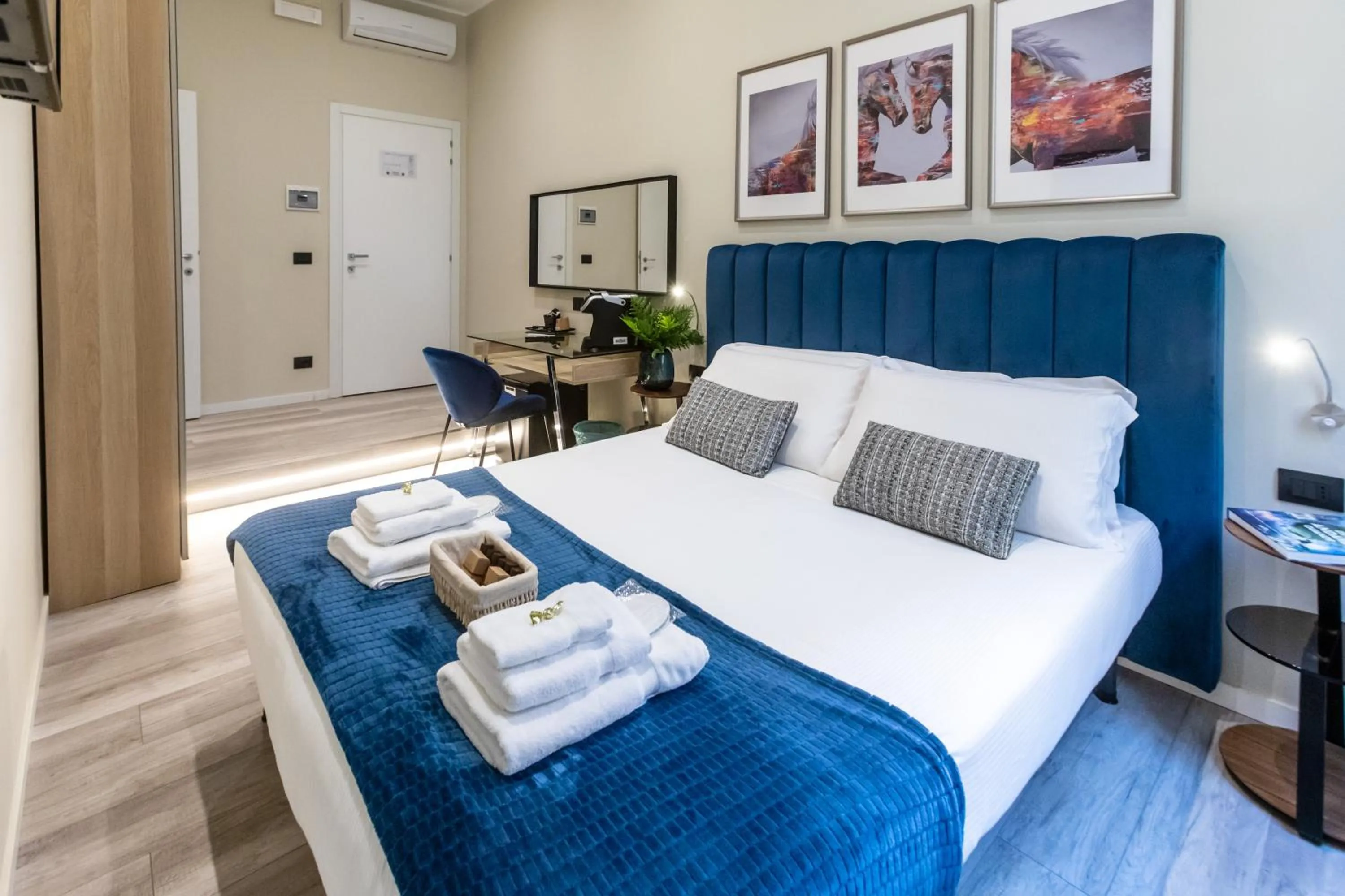 Photo of the whole room, Bed in Suites 44 - Guesthouse close to Vaticano, San Pietro, Castel Sant'angelo