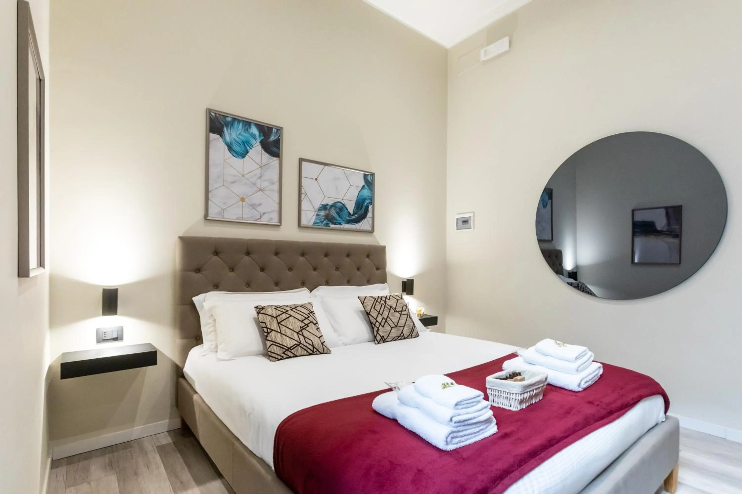 Bedroom, Bed in Suites 44 - Guesthouse close to Vaticano, San Pietro, Castel Sant'angelo