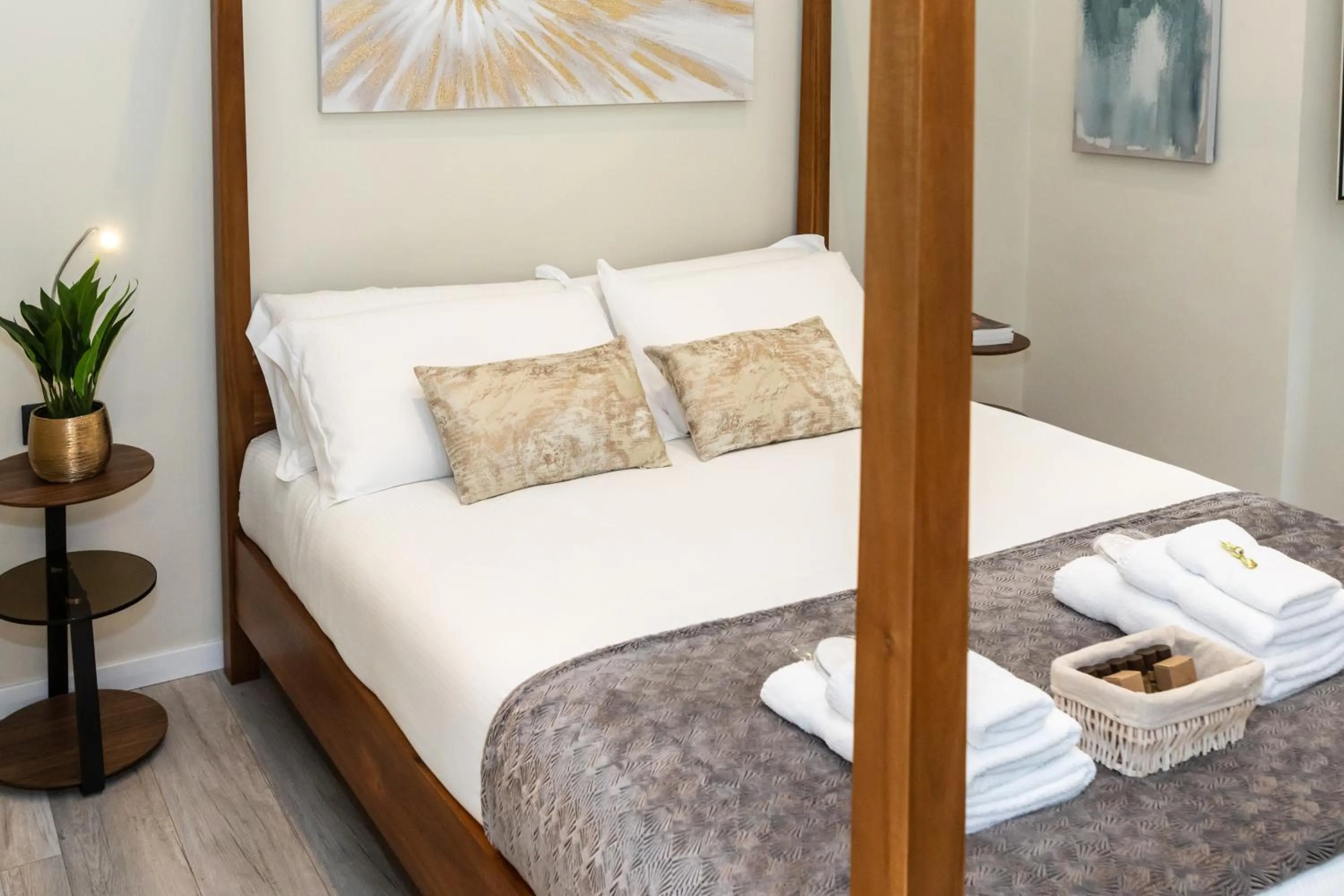 Bed in Suites 44 - Guesthouse close to Vaticano, San Pietro, Castel Sant'angelo