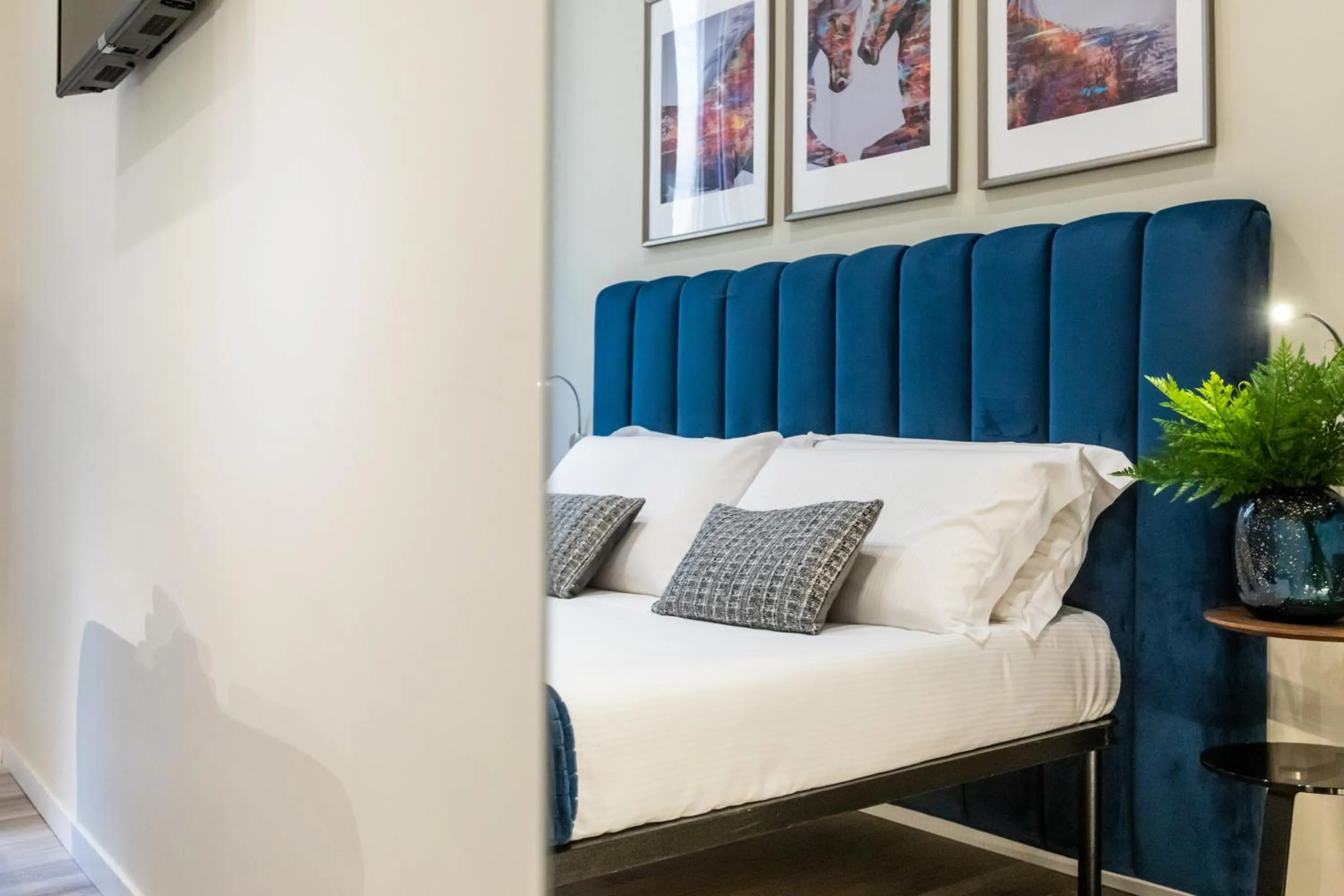 Bed in Suites 44 - Guesthouse close to Vaticano, San Pietro, Castel Sant'angelo