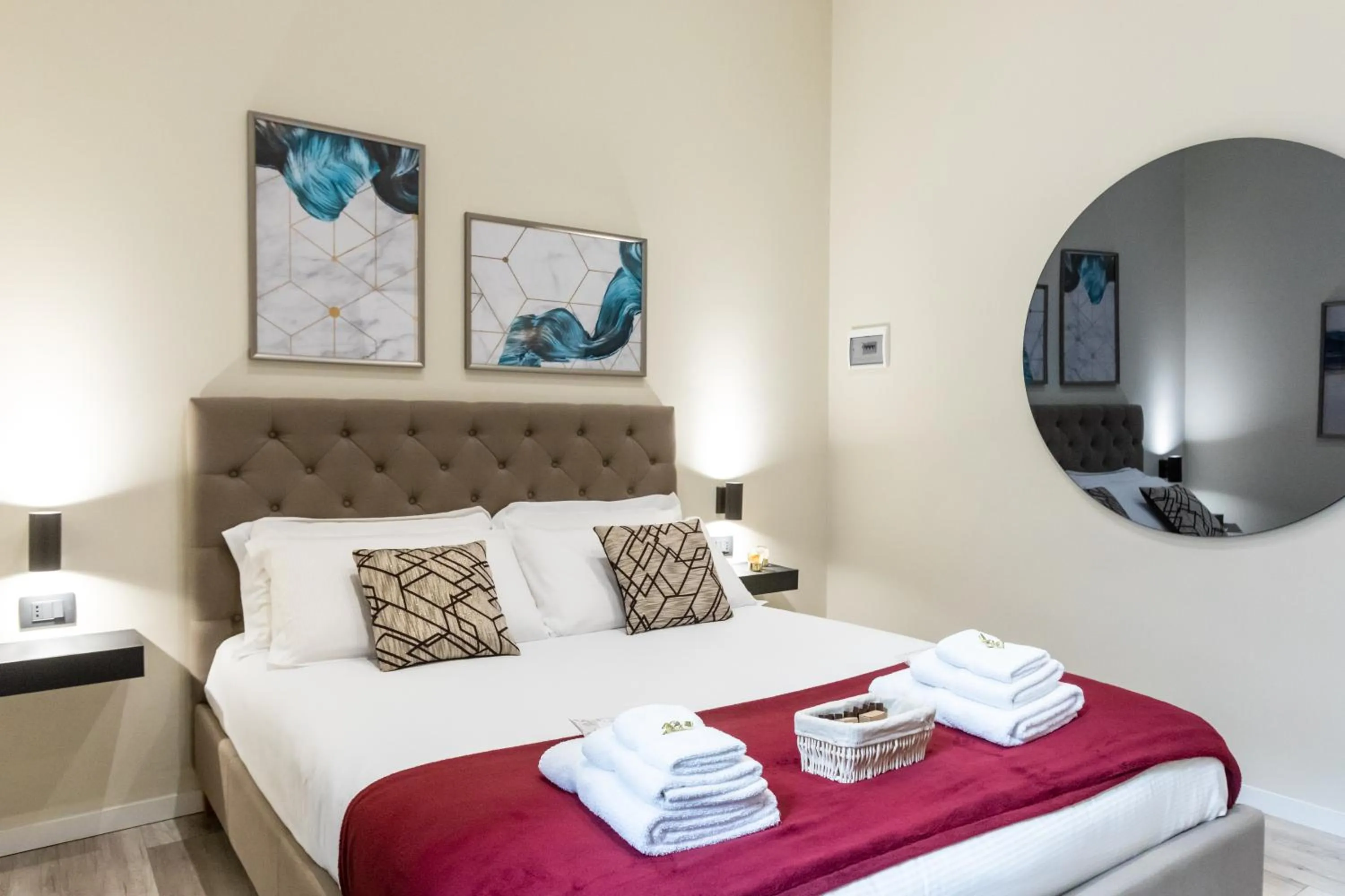 Bedroom, Bed in Suites 44 - Guesthouse close to Vaticano, San Pietro, Castel Sant'angelo