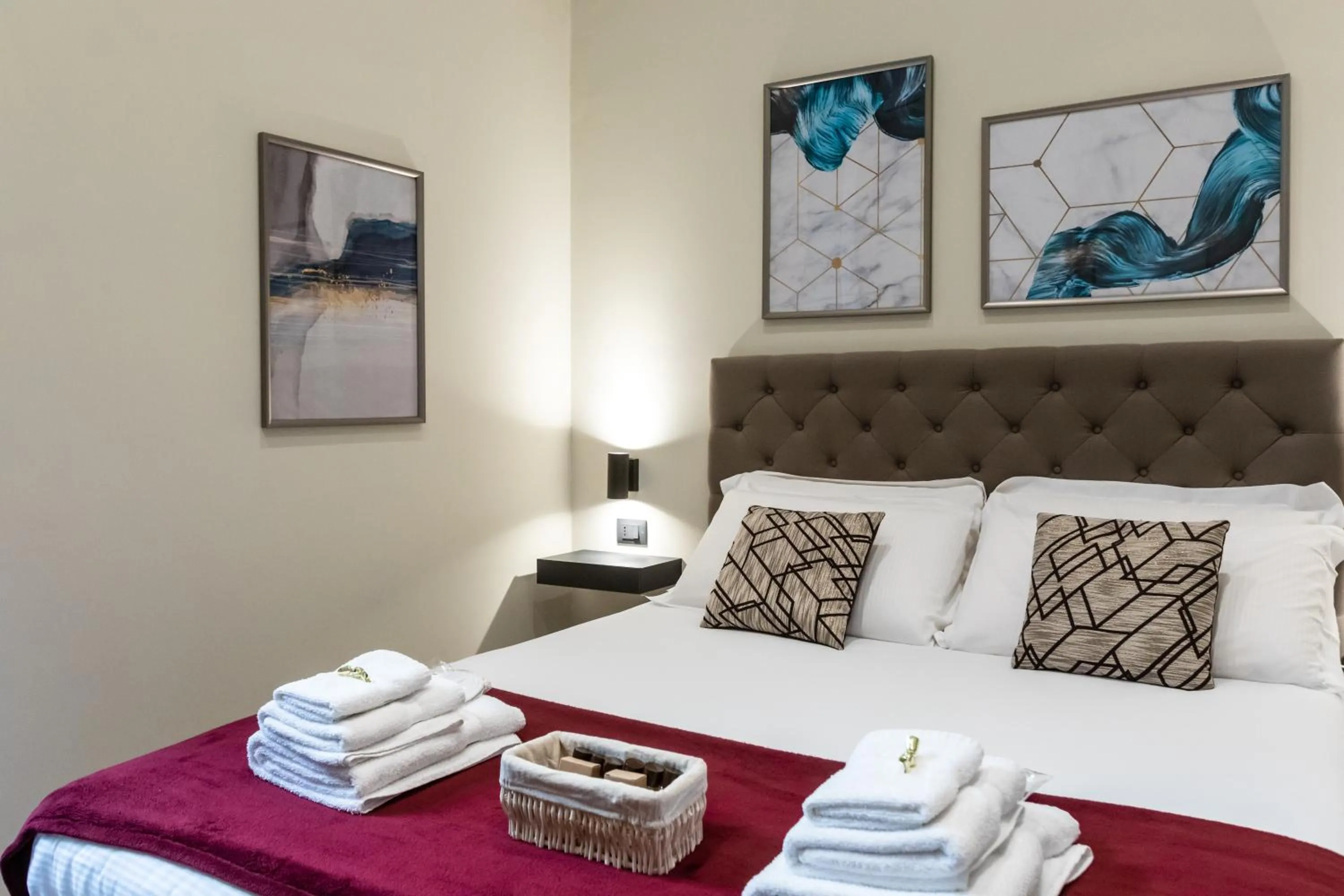 Bed in Suites 44 - Guesthouse close to Vaticano, San Pietro, Castel Sant'angelo