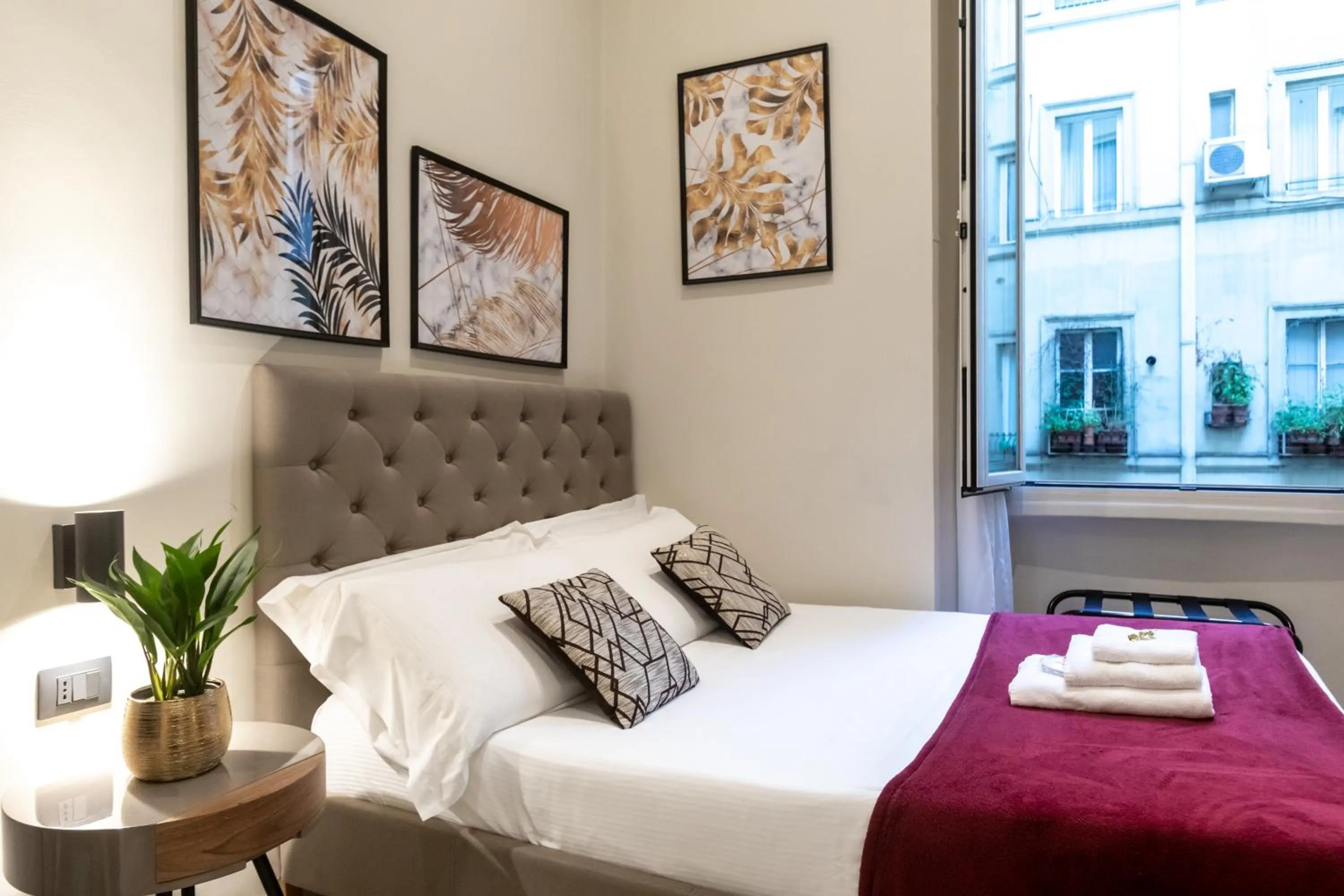 Bedroom, Bed in Suites 44 - Guesthouse close to Vaticano, San Pietro, Castel Sant'angelo