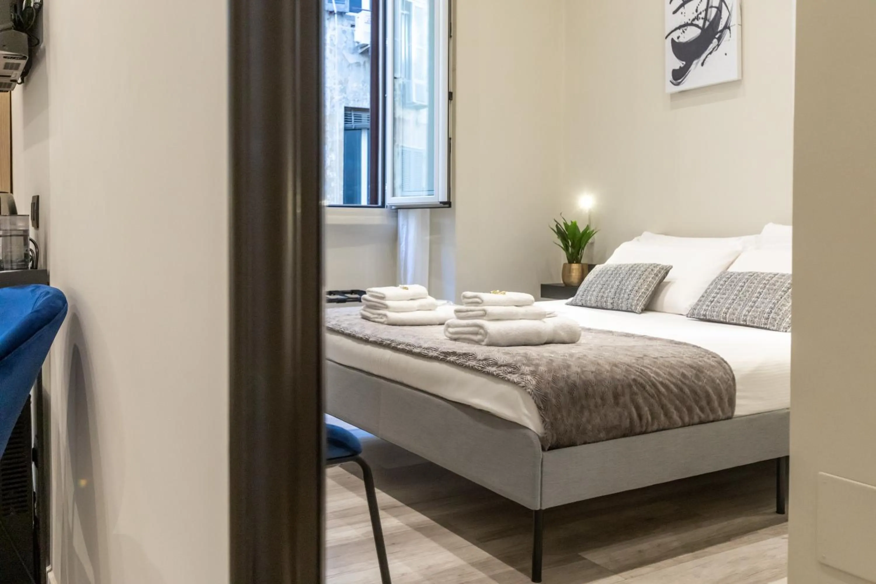 Bedroom, Bed in Suites 44 - Guesthouse close to Vaticano, San Pietro, Castel Sant'angelo