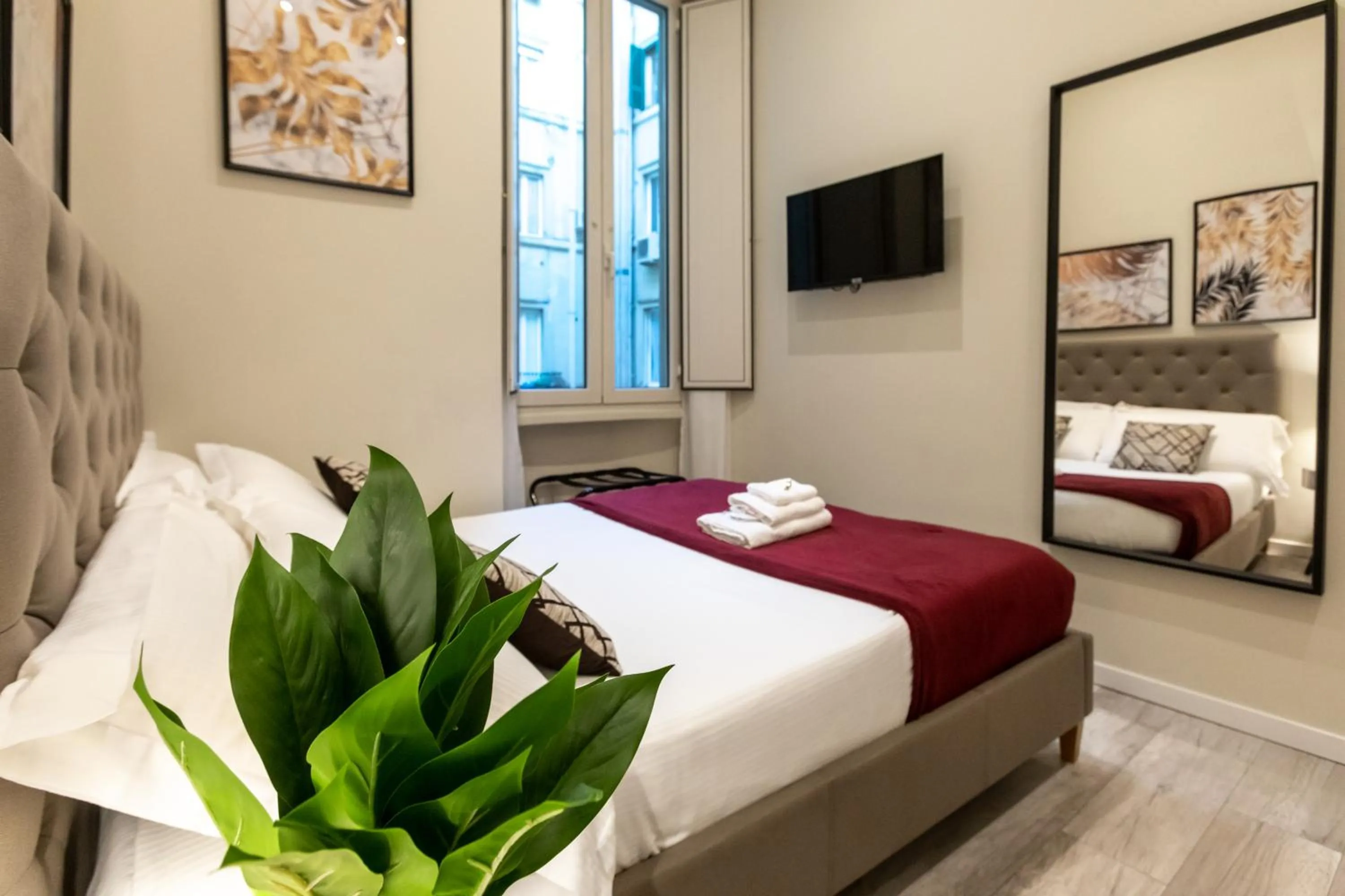 Bedroom, Bed in Suites 44 - Guesthouse close to Vaticano, San Pietro, Castel Sant'angelo