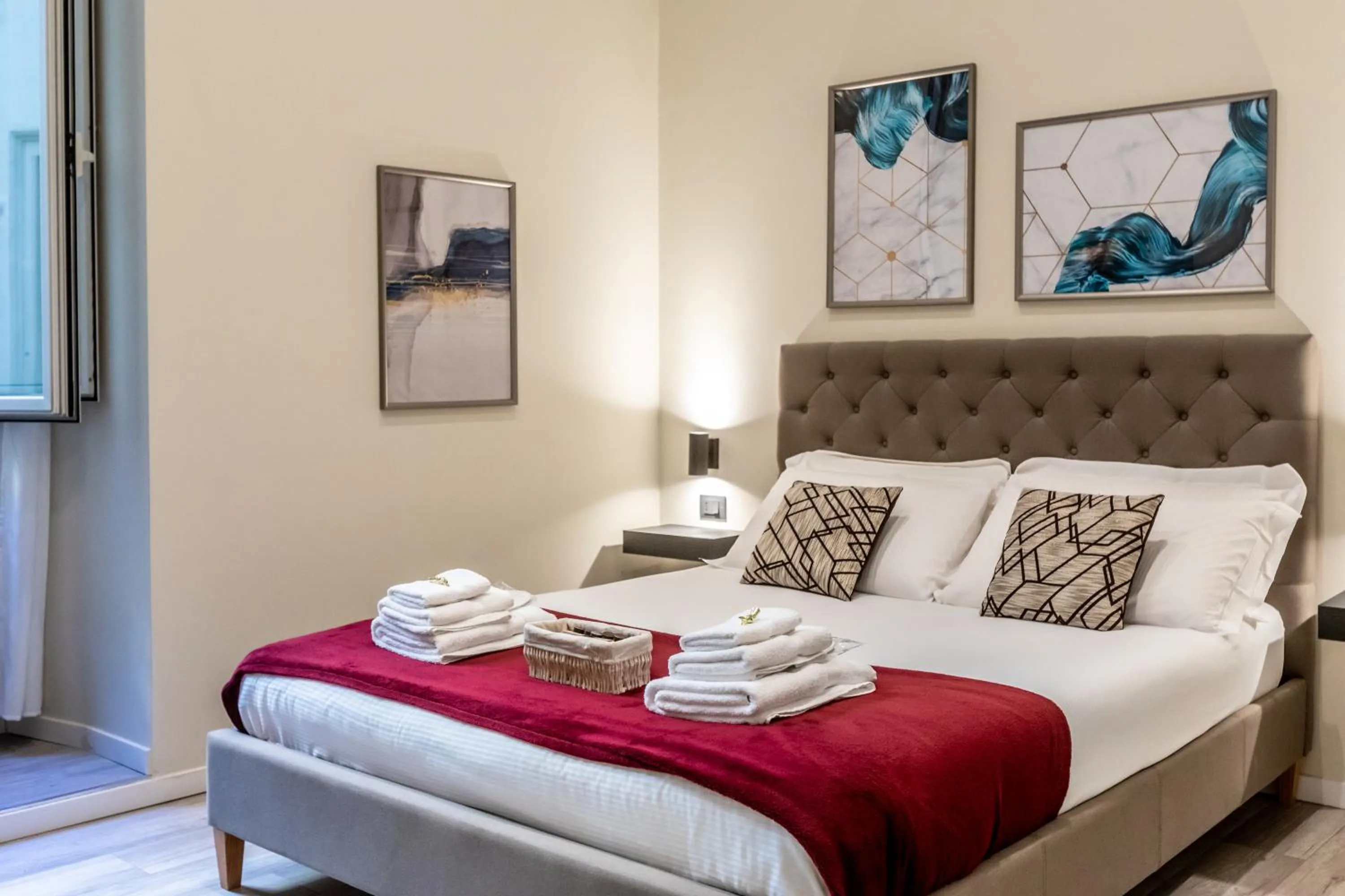 Bedroom, Bed in Suites 44 - Guesthouse close to Vaticano, San Pietro, Castel Sant'angelo