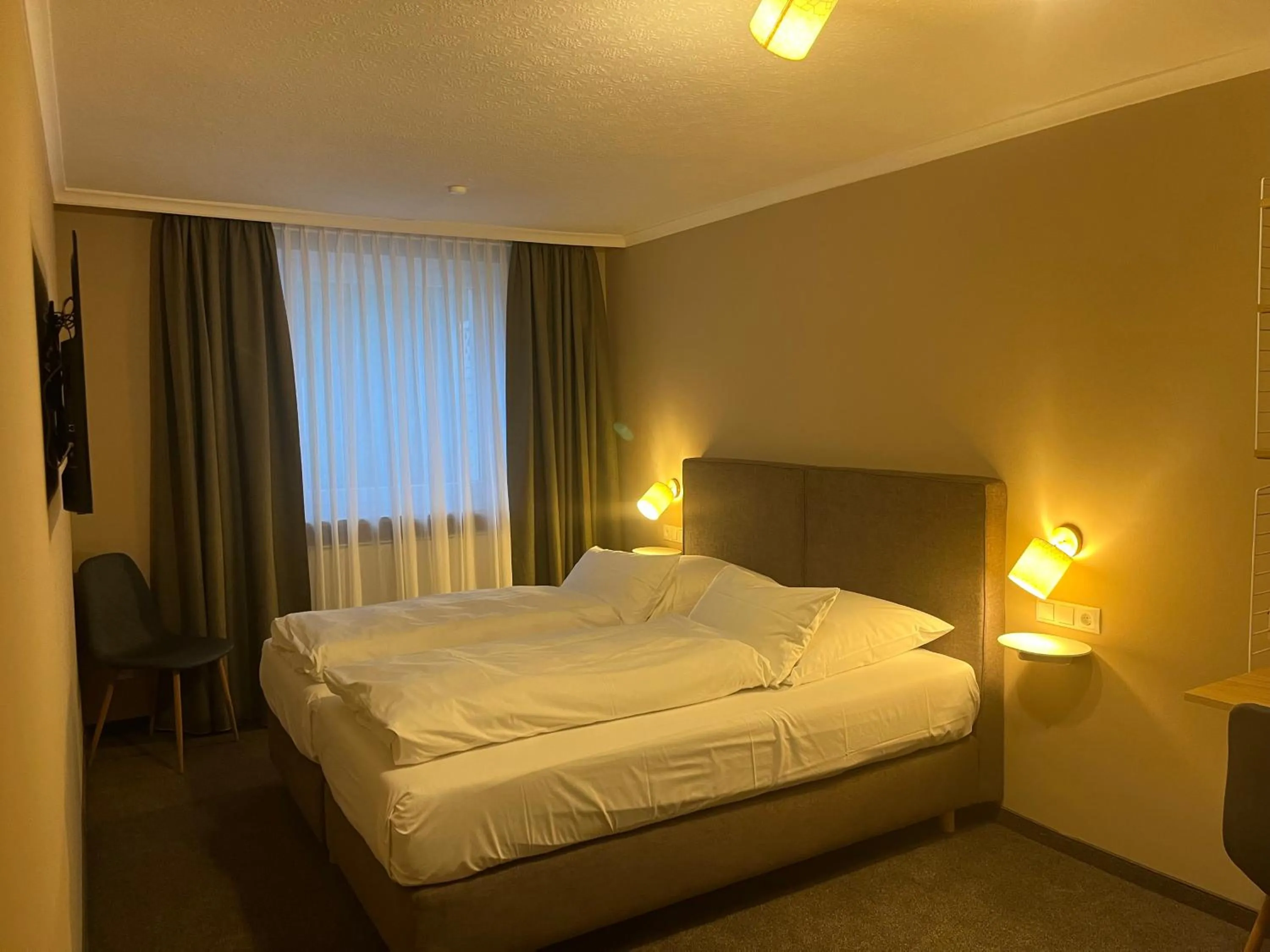 Bed in Kocks Hotel Garni