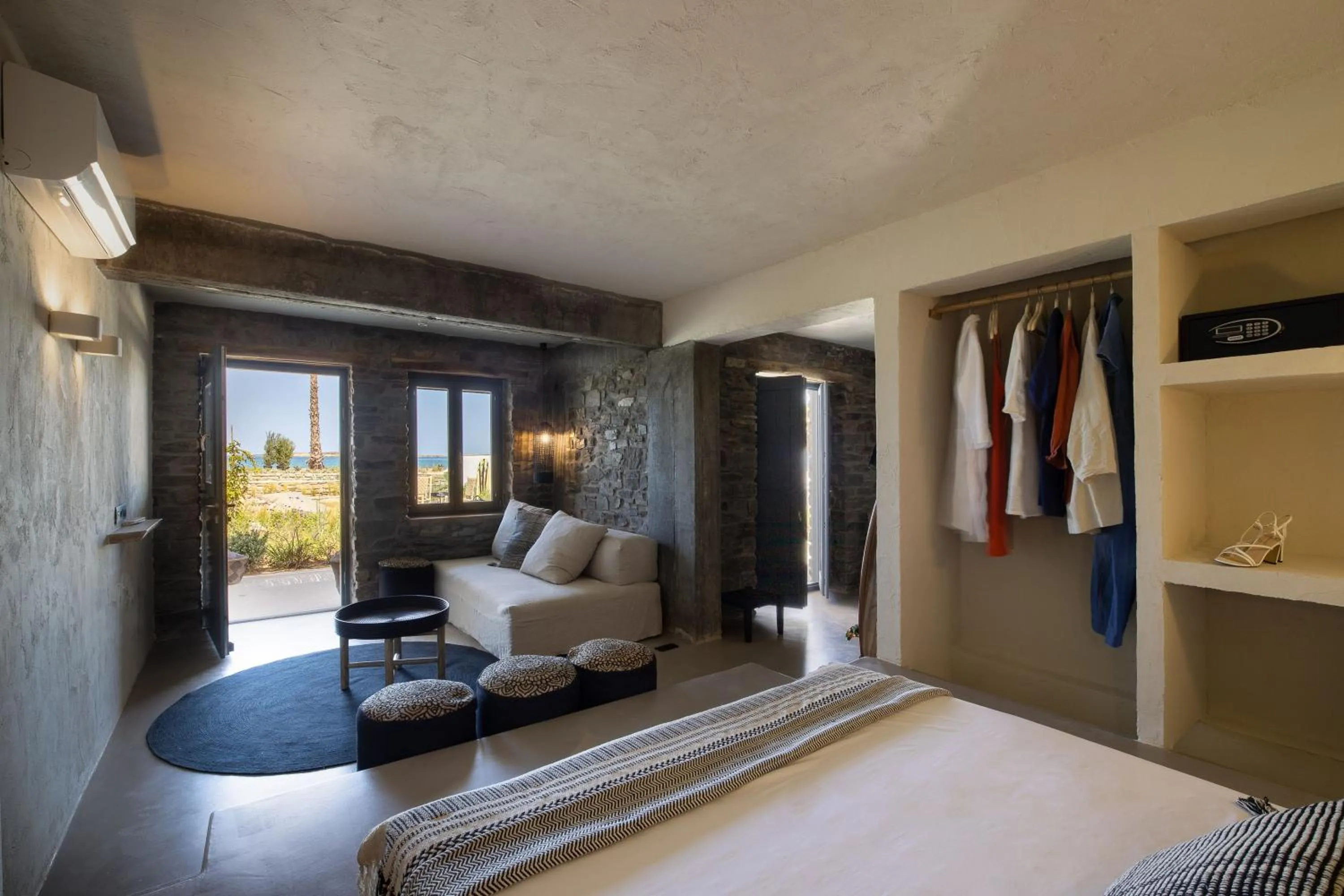 Seating area, Bed in Seesoo Paros Beachfront Resort