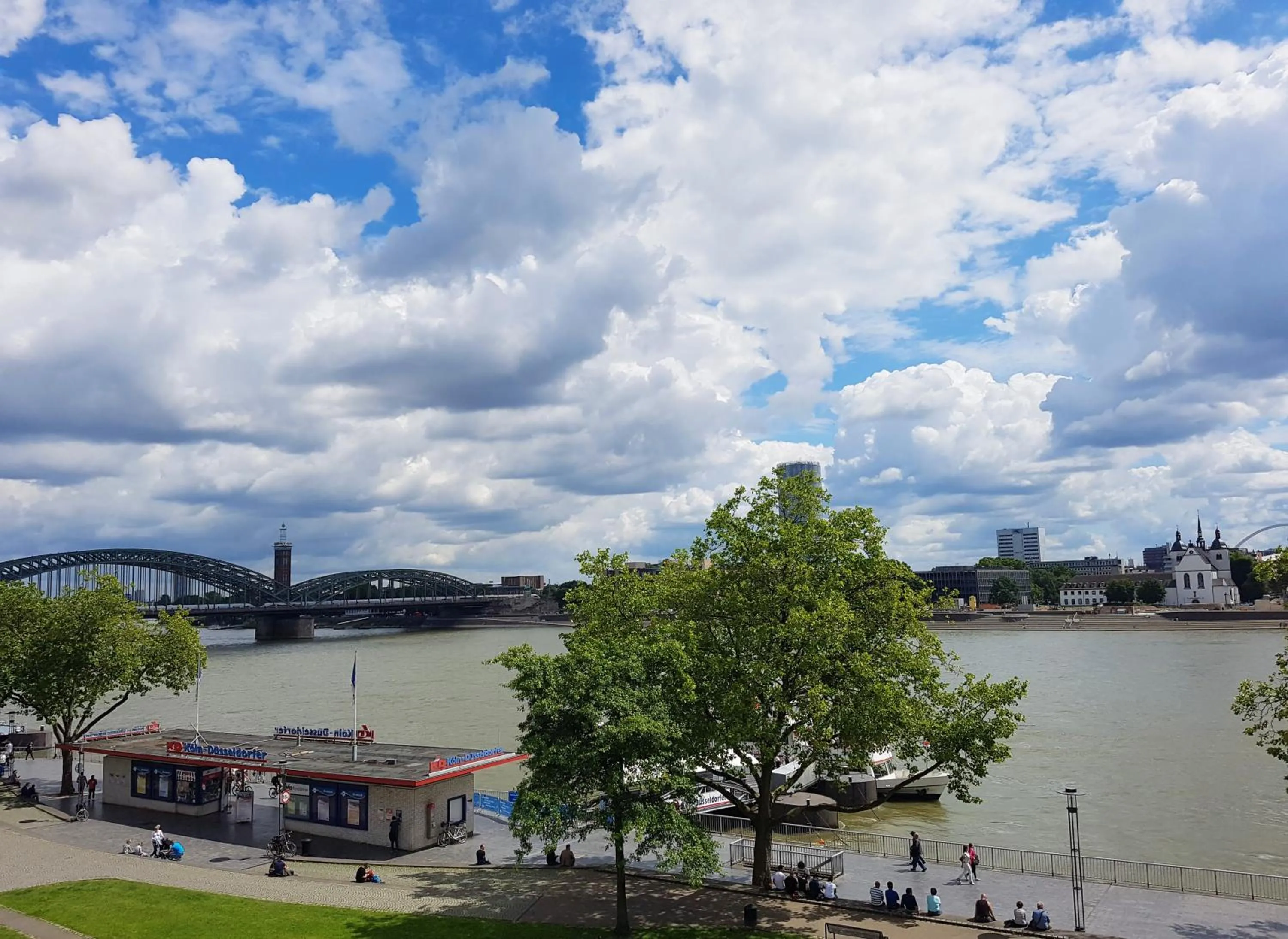 River view in Altstadthotel Hayk am Rhein