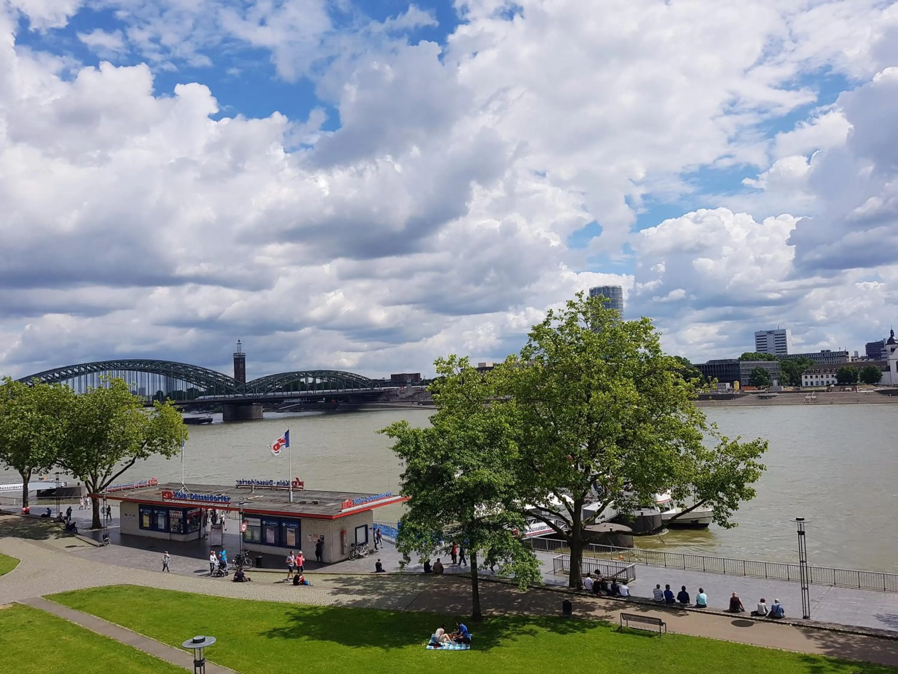 River view in Altstadthotel Hayk am Rhein
