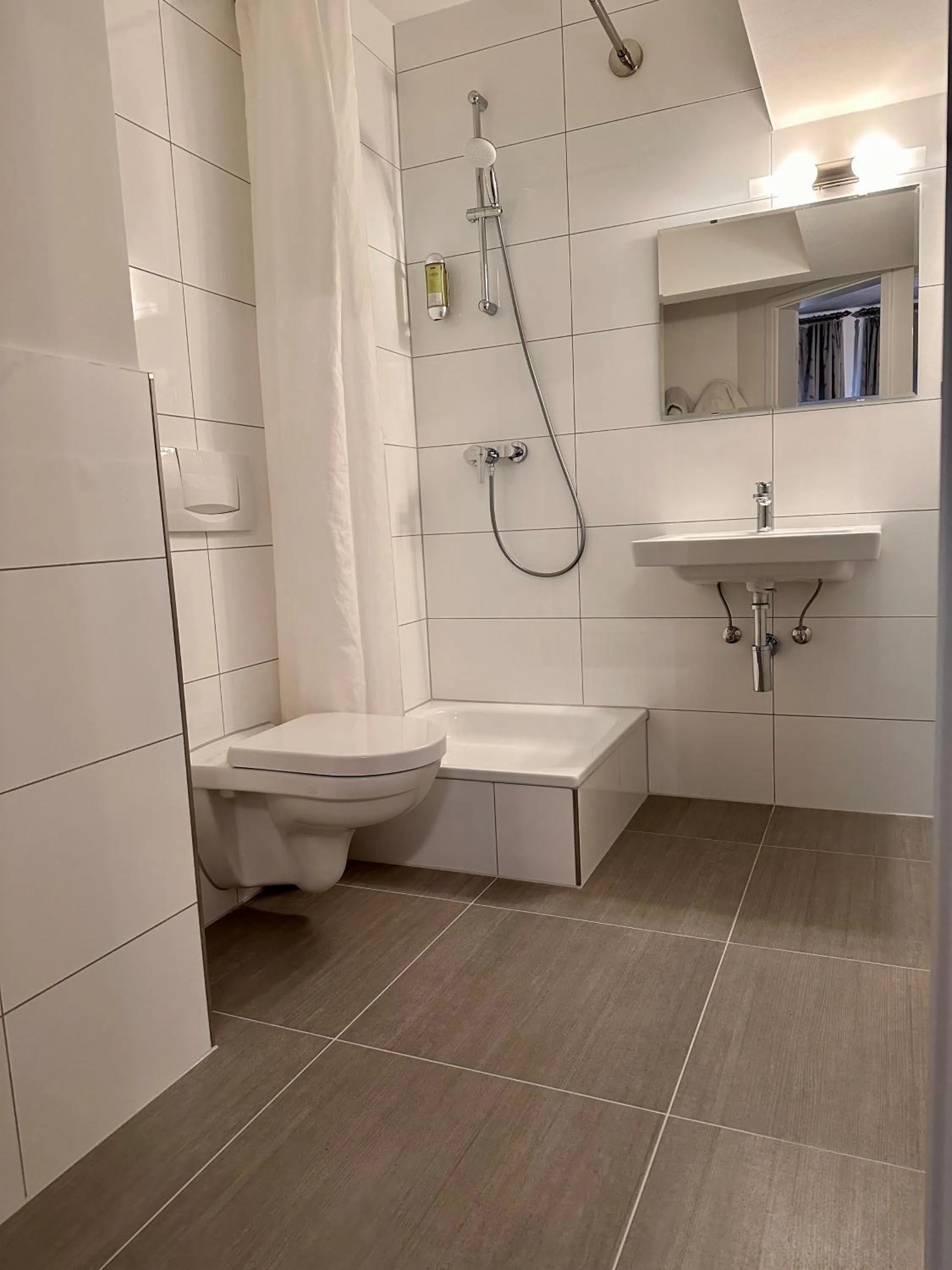 Shower in Altstadthotel Hayk am Rhein