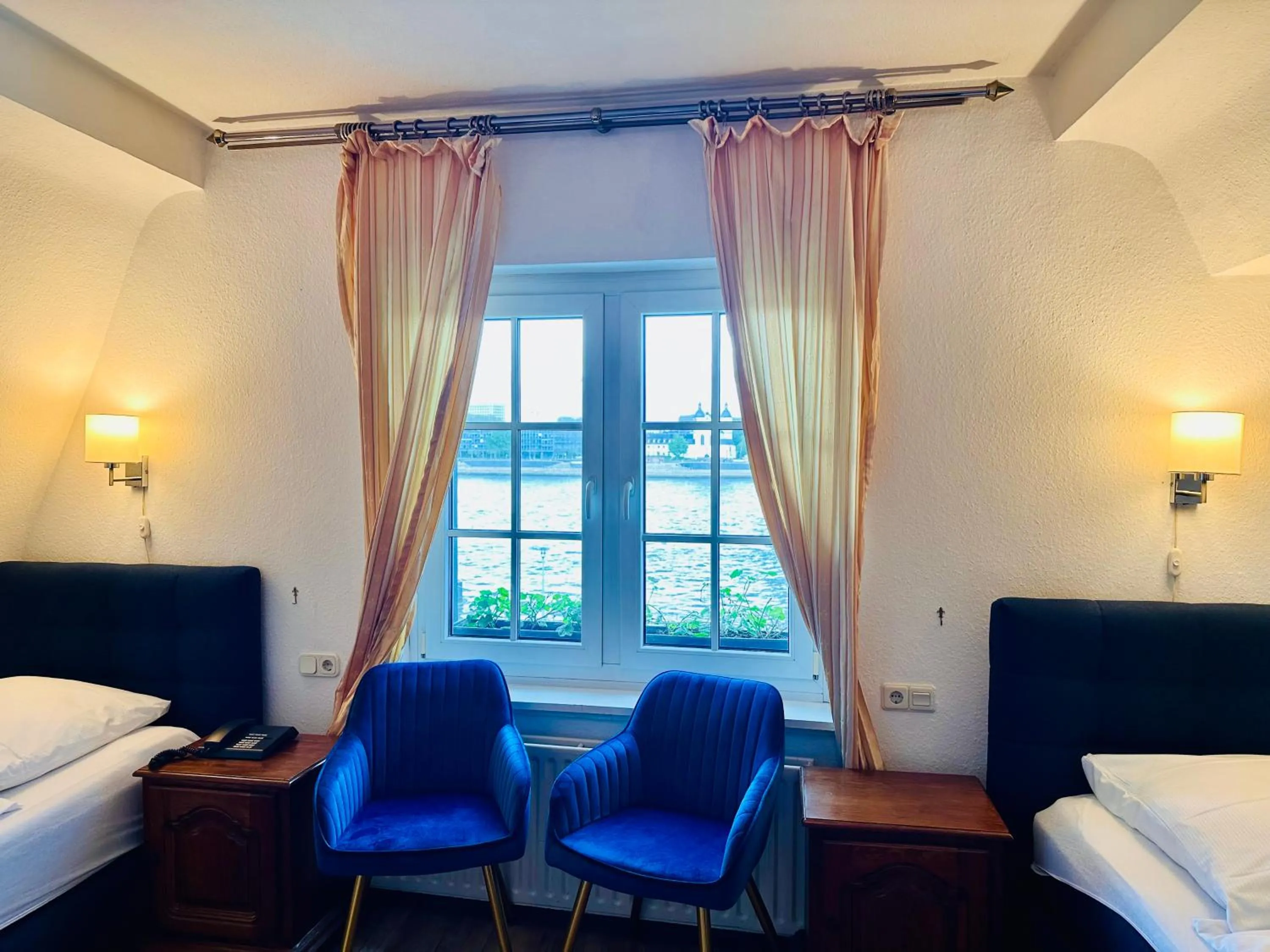 Bed in Altstadthotel Hayk am Rhein