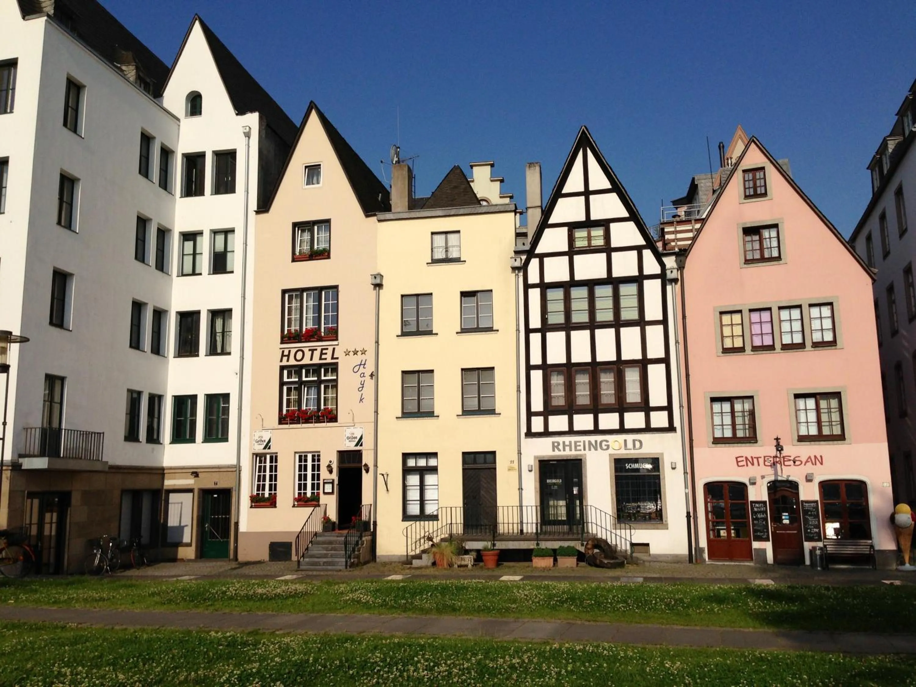 Property building in Altstadthotel Hayk am Rhein